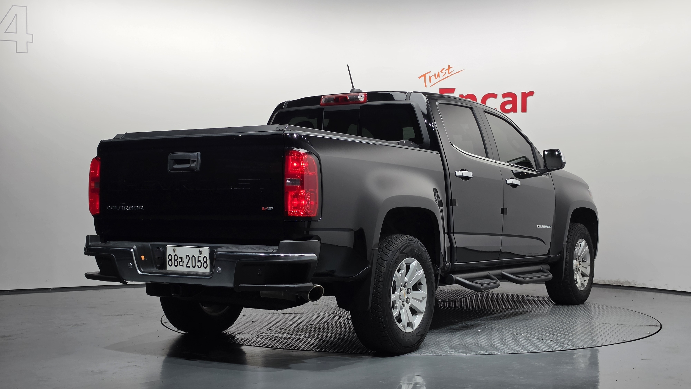 CHEVROLET COLORADO photo 2