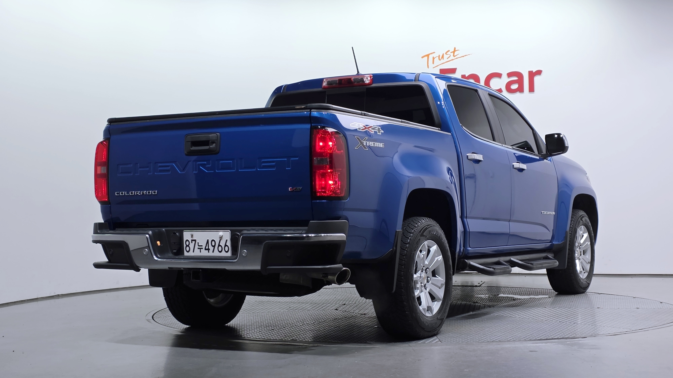 CHEVROLET COLORADO photo 2