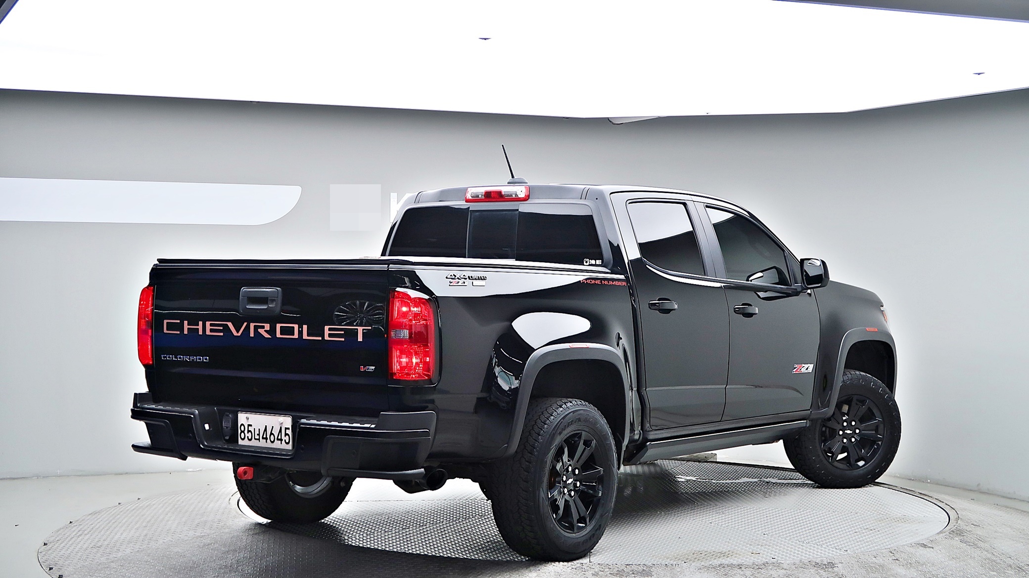 CHEVROLET COLORADO photo 2