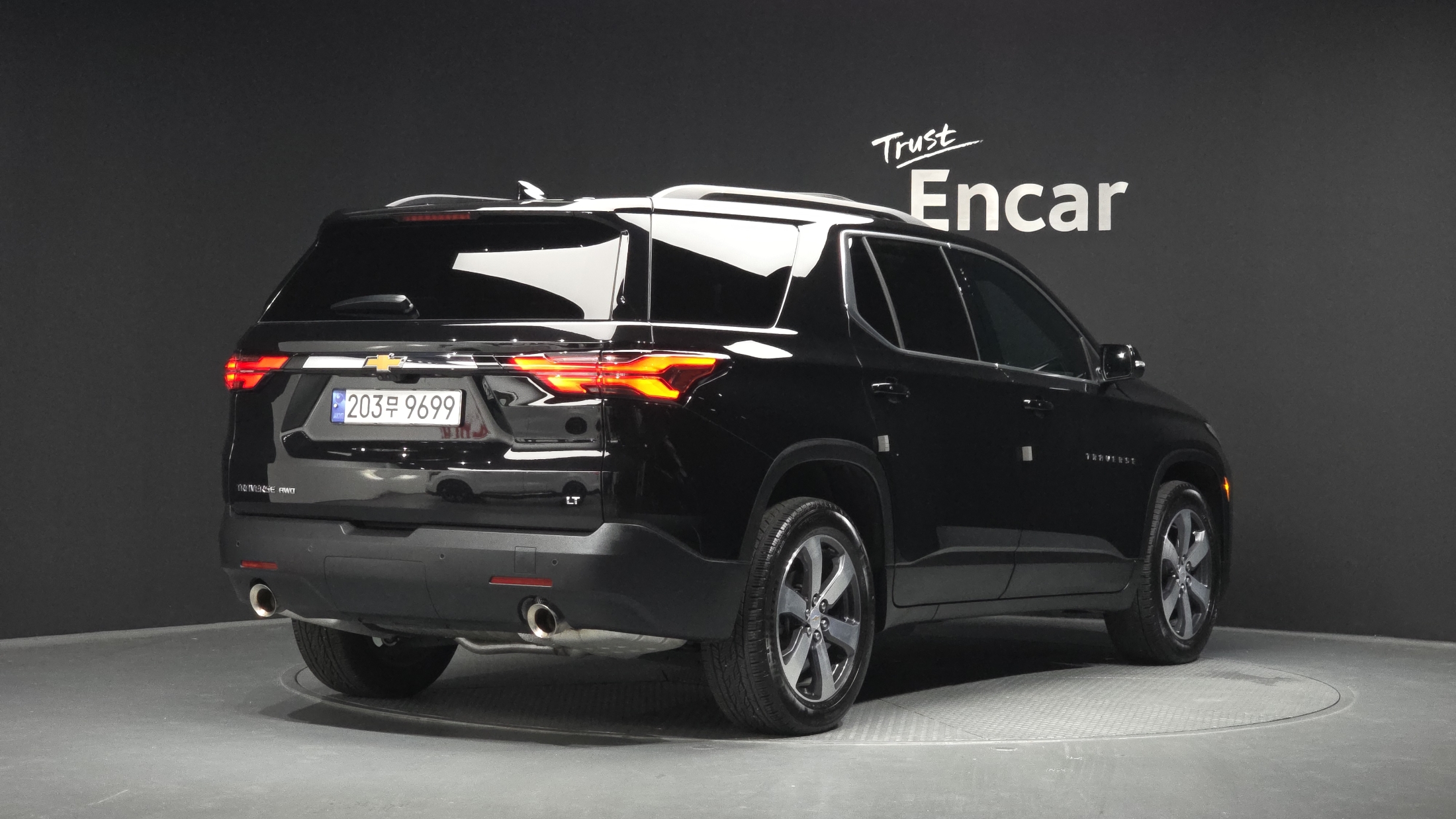 CHEVROLET TRAVERSE photo 2