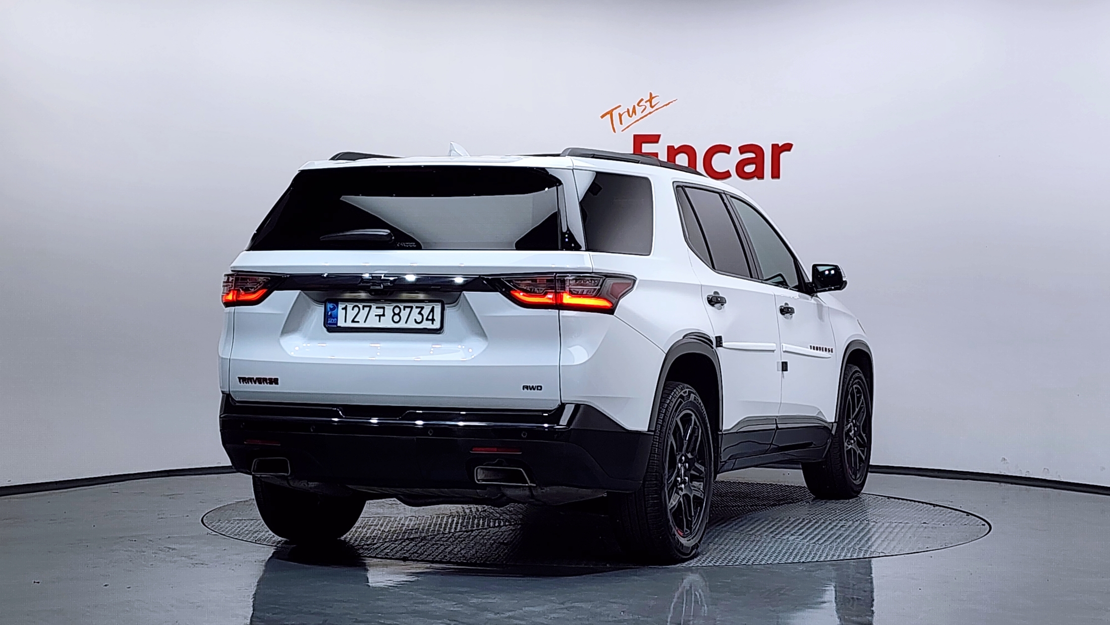 CHEVROLET TRAVERSE photo 2