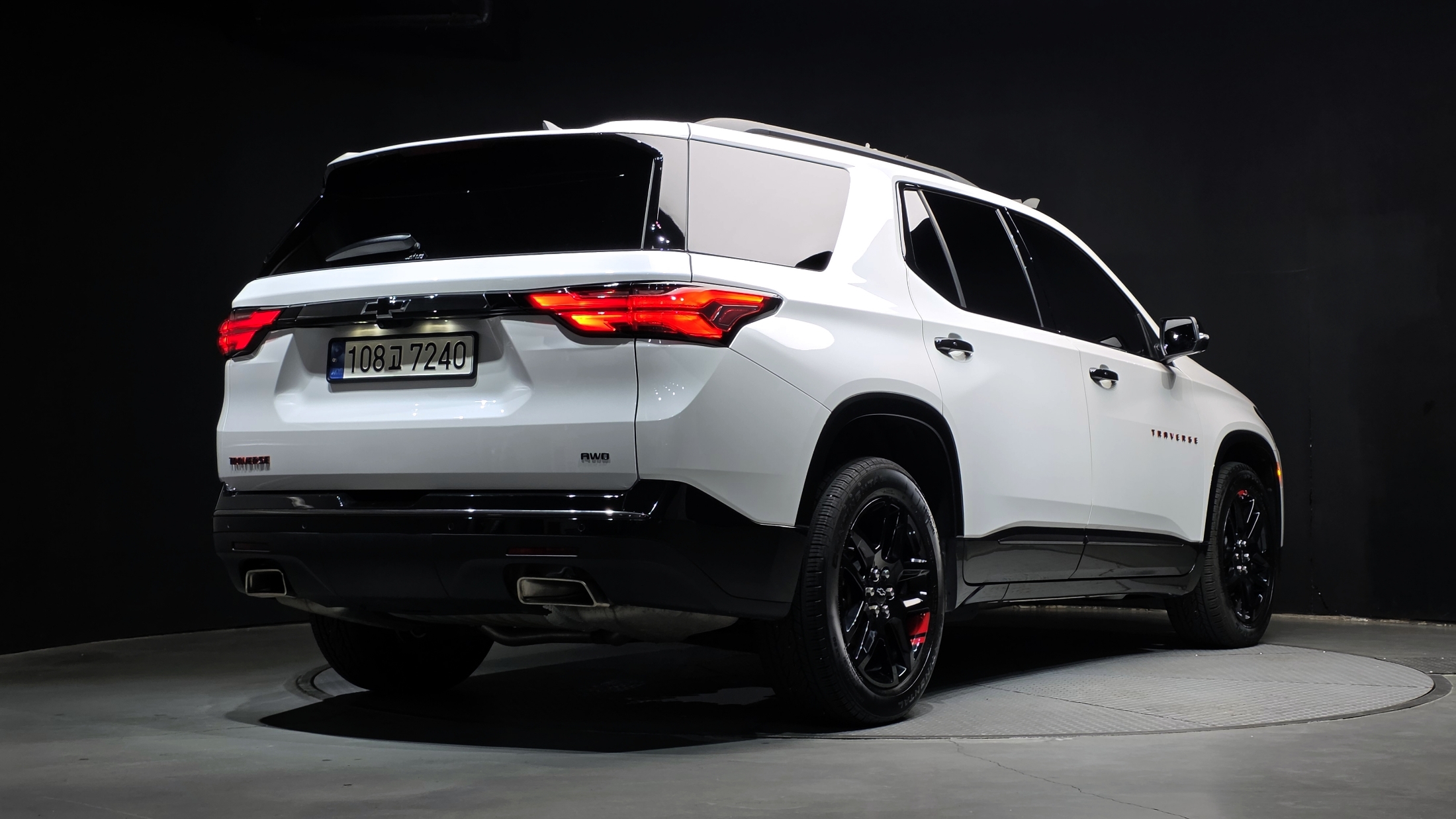 CHEVROLET TRAVERSE photo 2