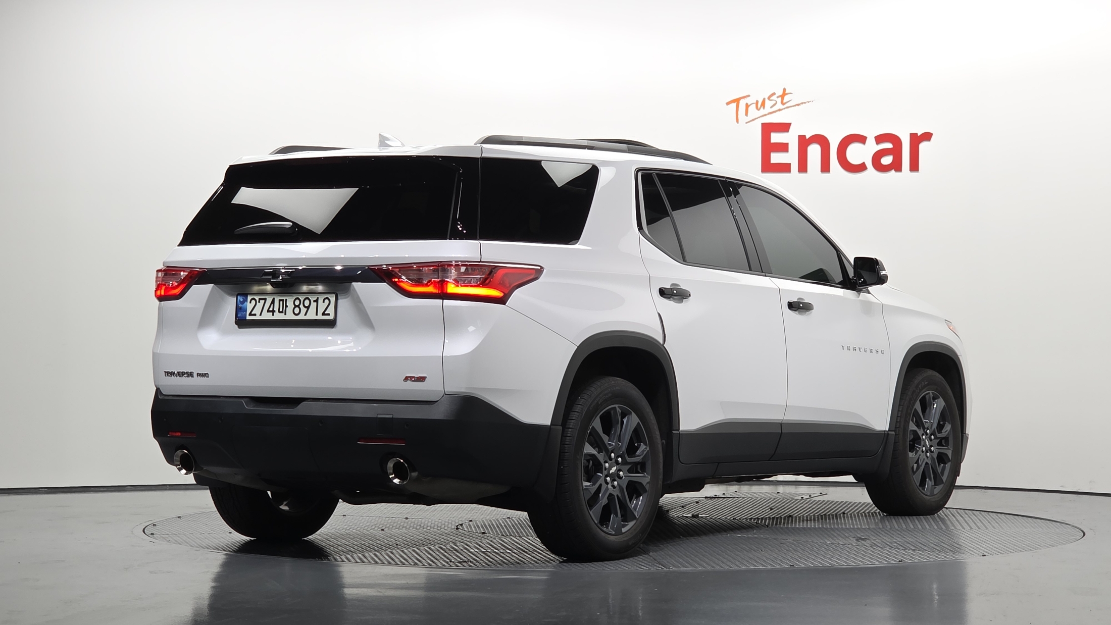 CHEVROLET TRAVERSE photo 2