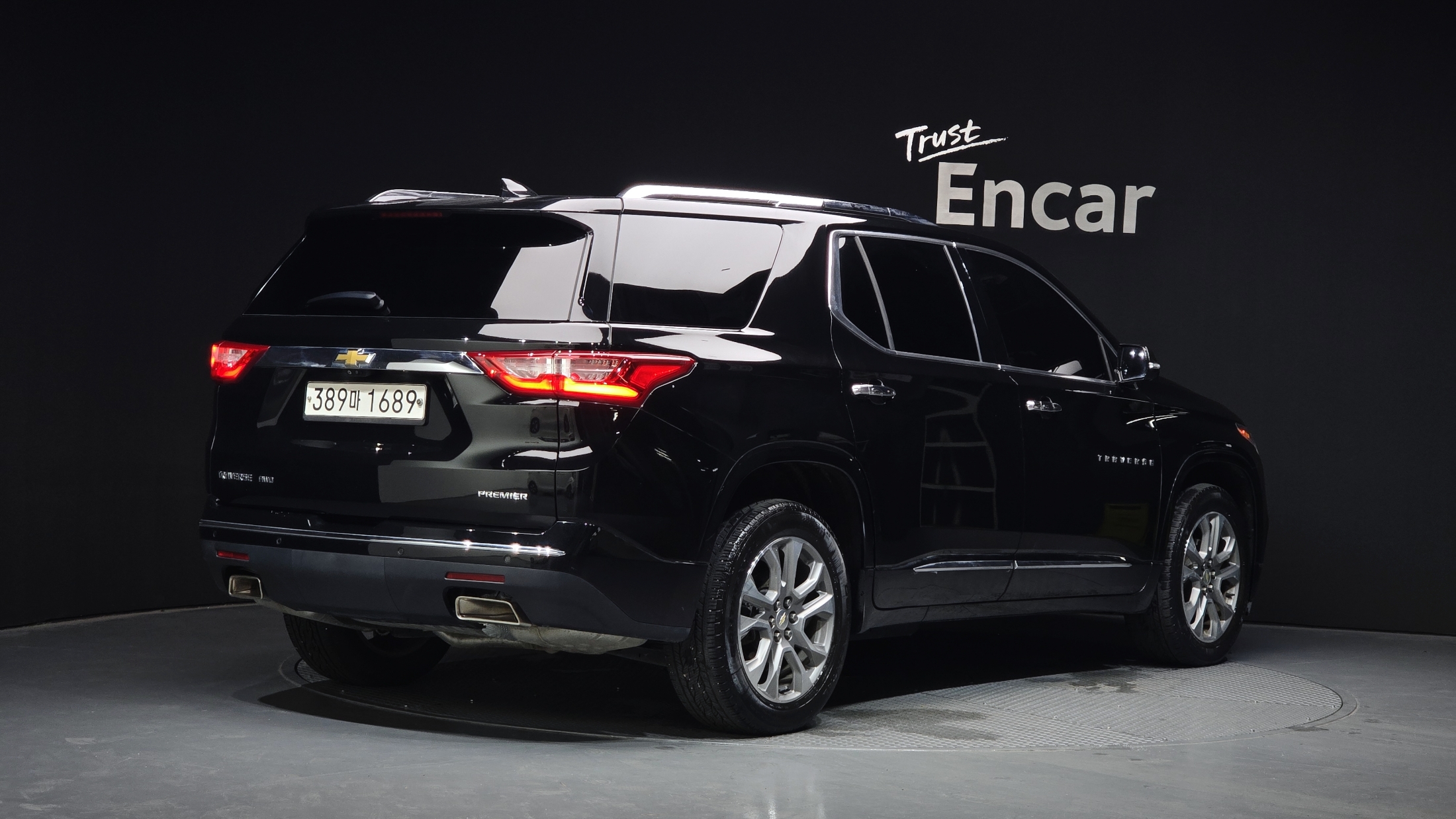CHEVROLET TRAVERSE photo 2