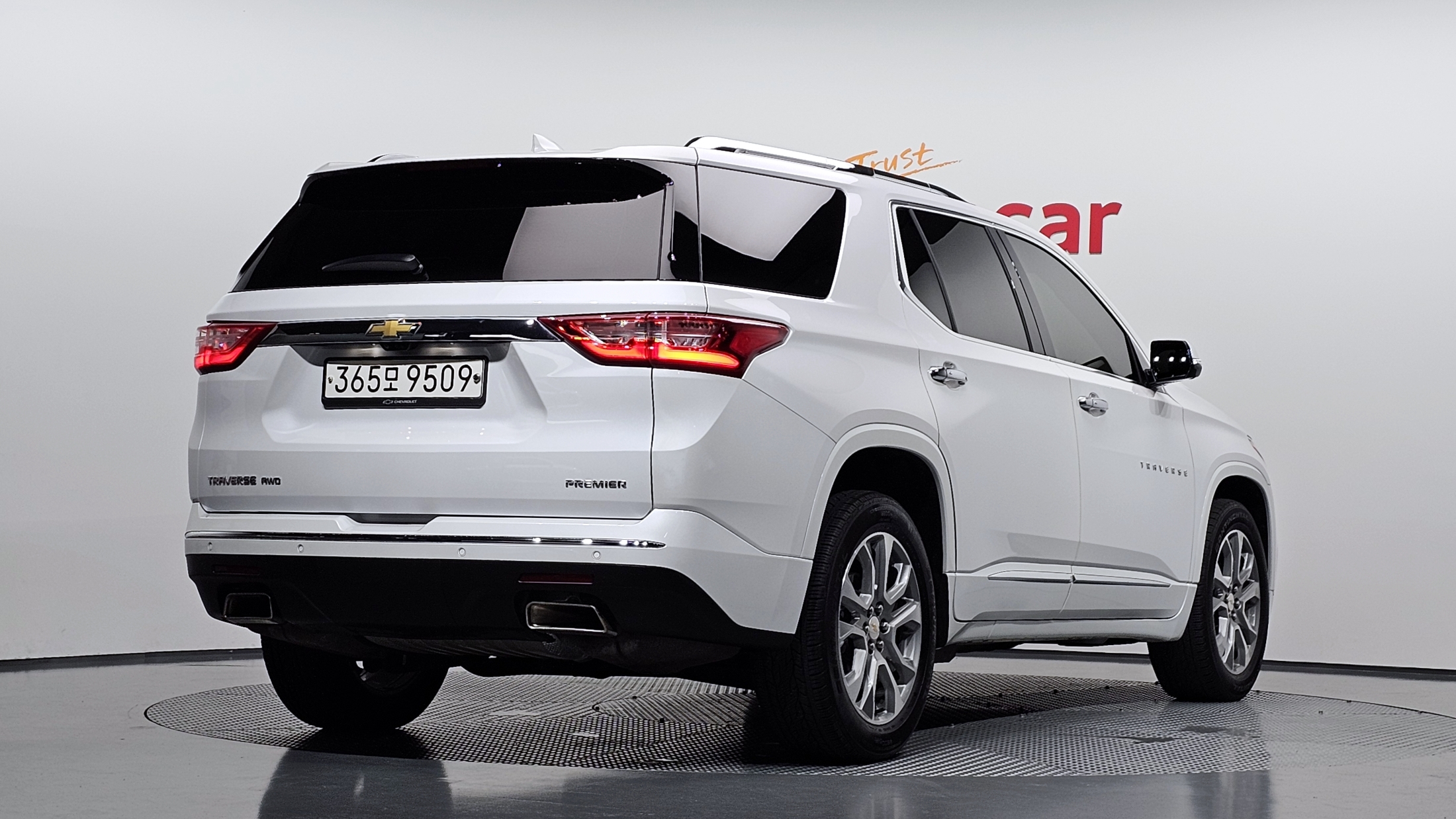 CHEVROLET TRAVERSE photo 2
