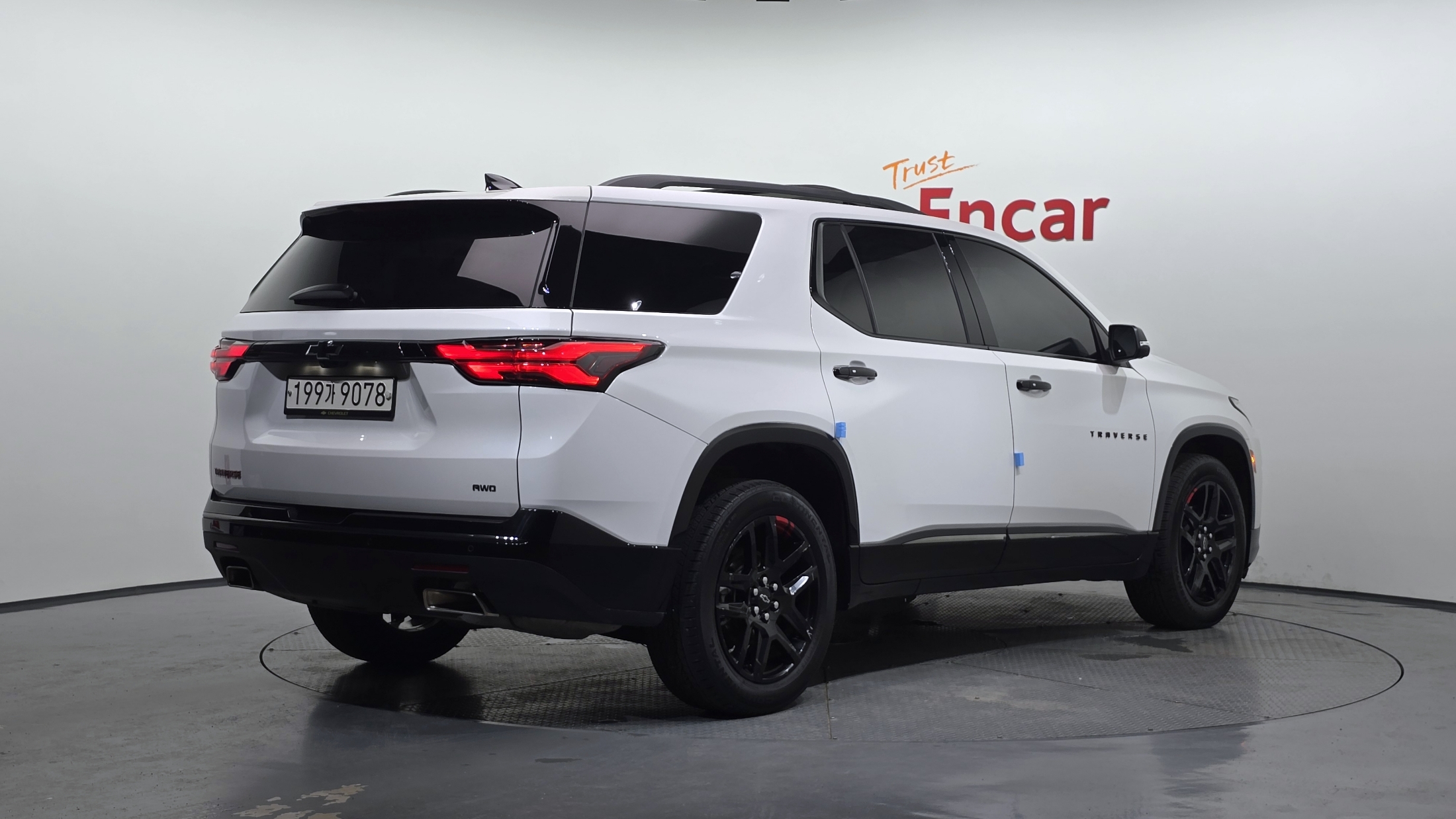 CHEVROLET TRAVERSE photo 2