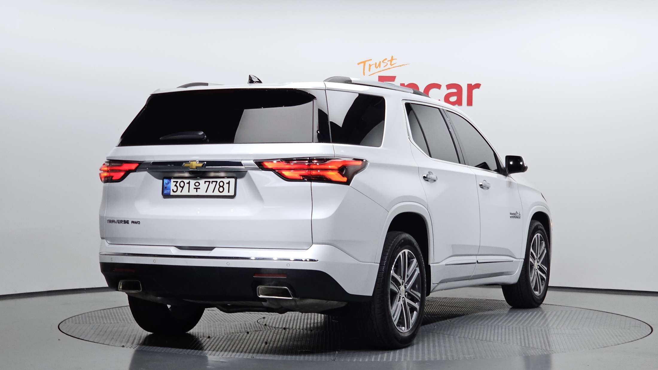 CHEVROLET TRAVERSE photo 2