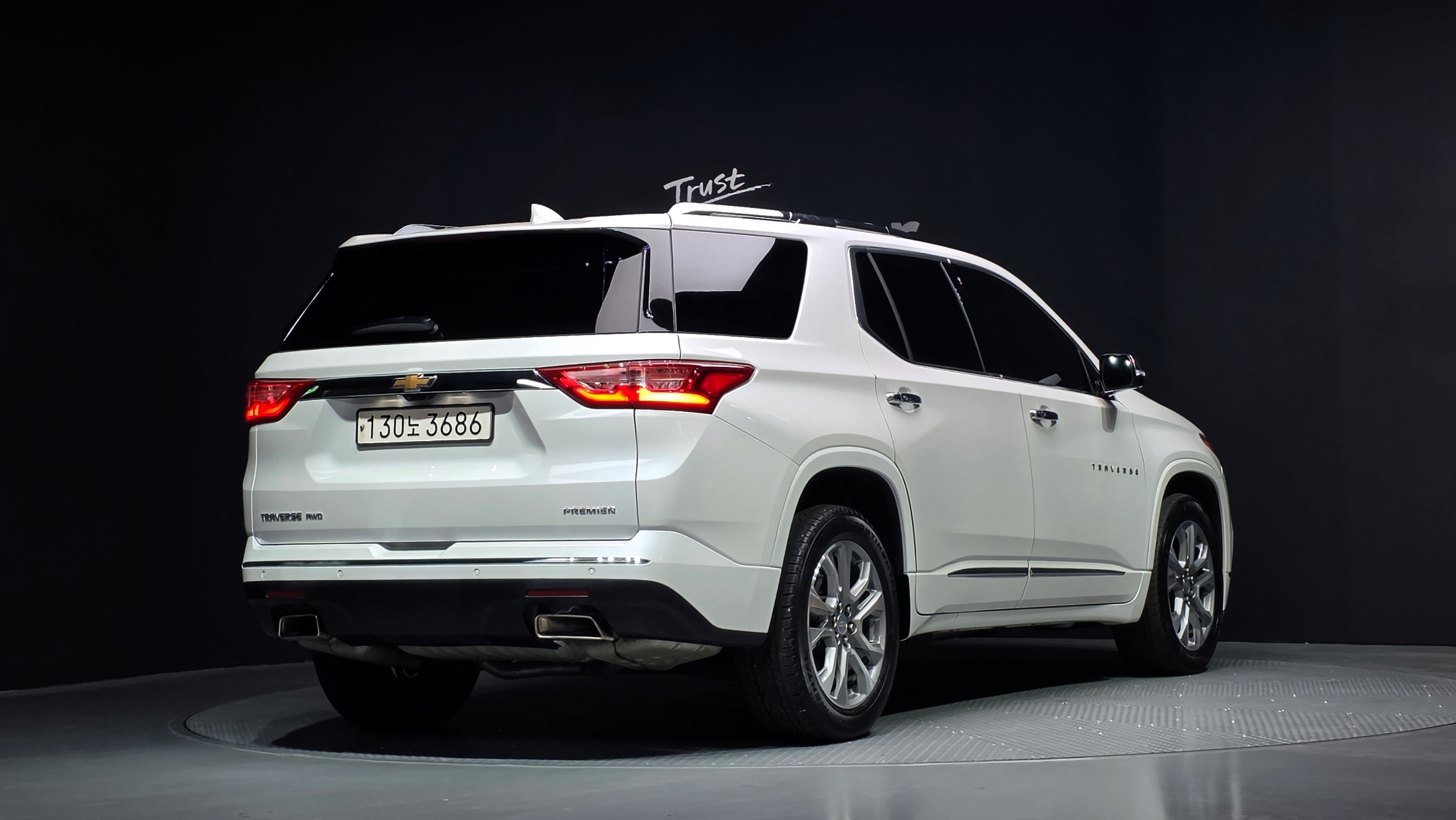 CHEVROLET TRAVERSE photo 2
