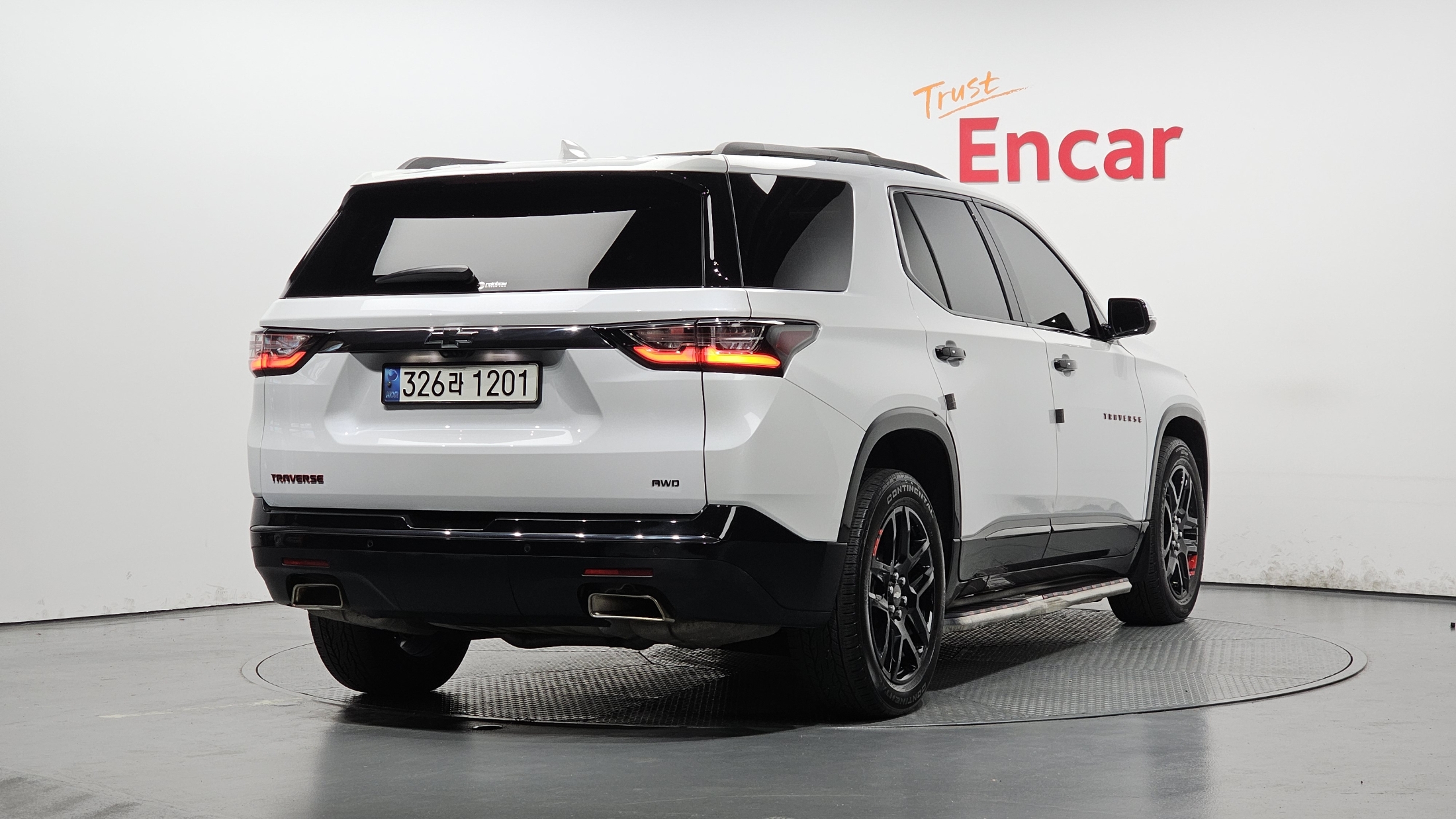 CHEVROLET TRAVERSE photo 2