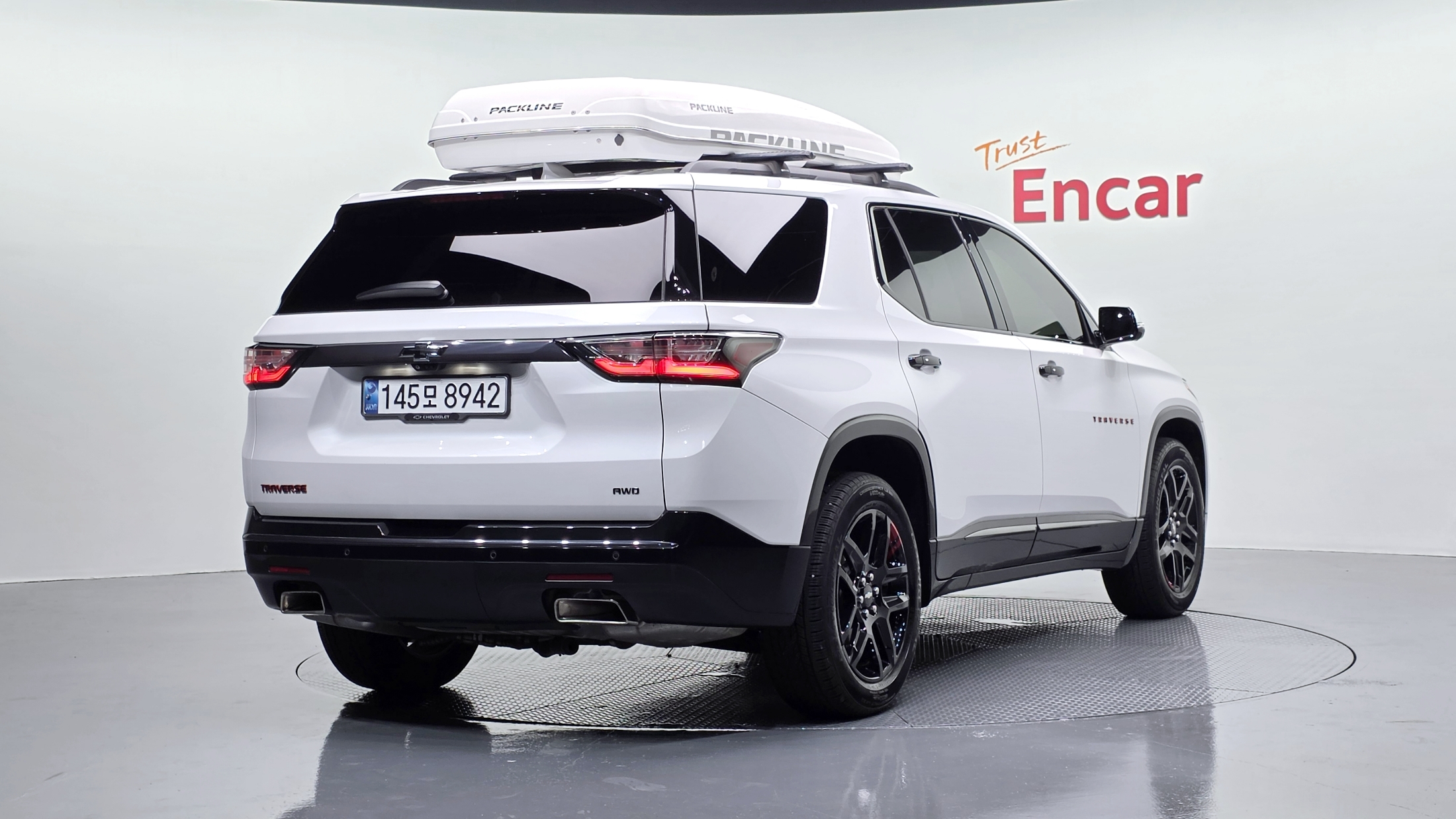 CHEVROLET TRAVERSE photo 2