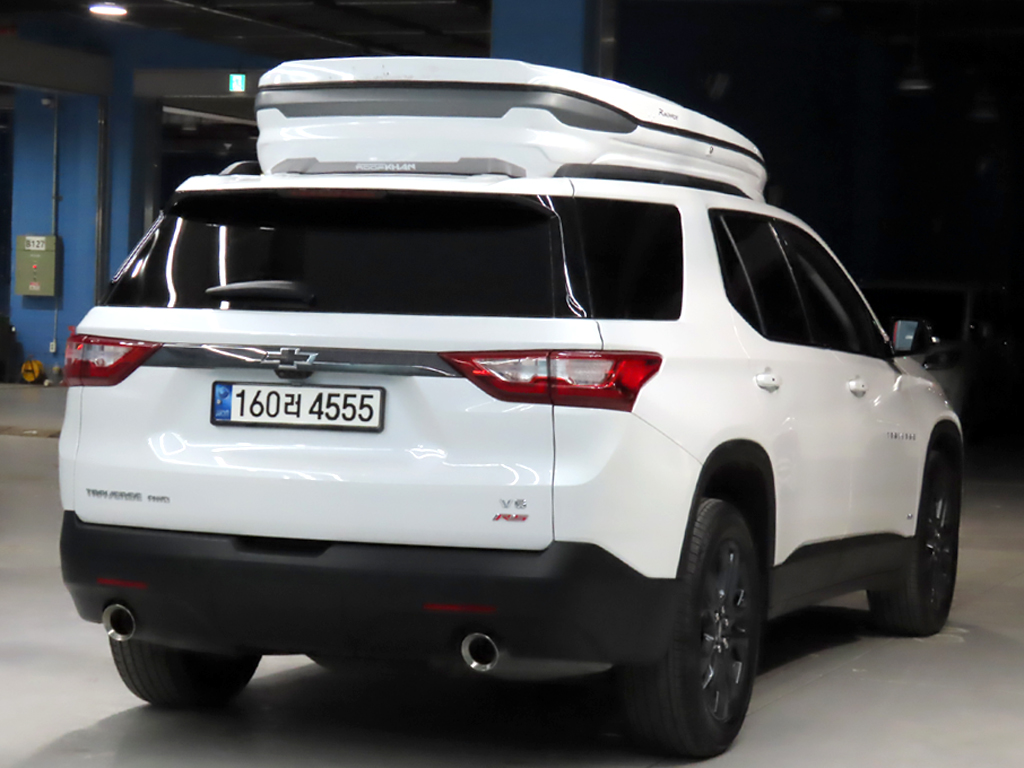 CHEVROLET TRAVERSE photo 2