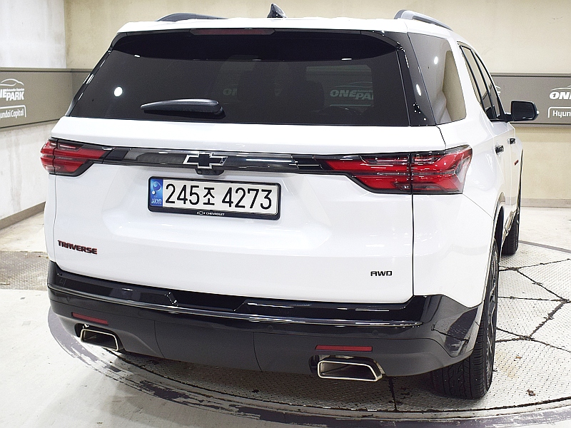 CHEVROLET TRAVERSE photo 2