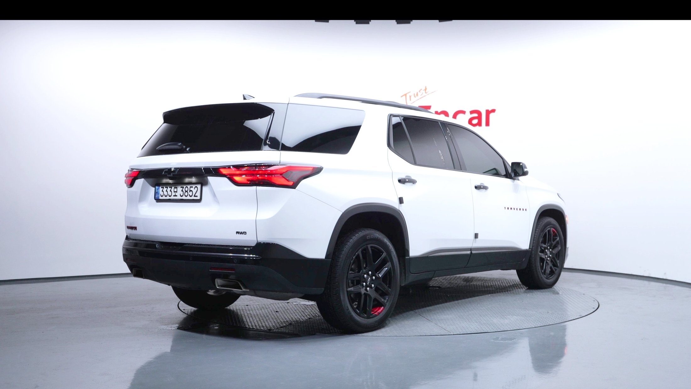 CHEVROLET TRAVERSE photo 2
