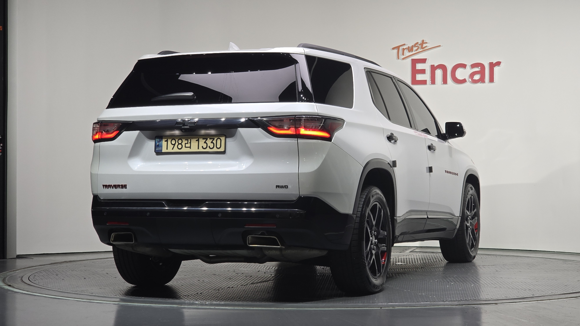 CHEVROLET TRAVERSE photo 2