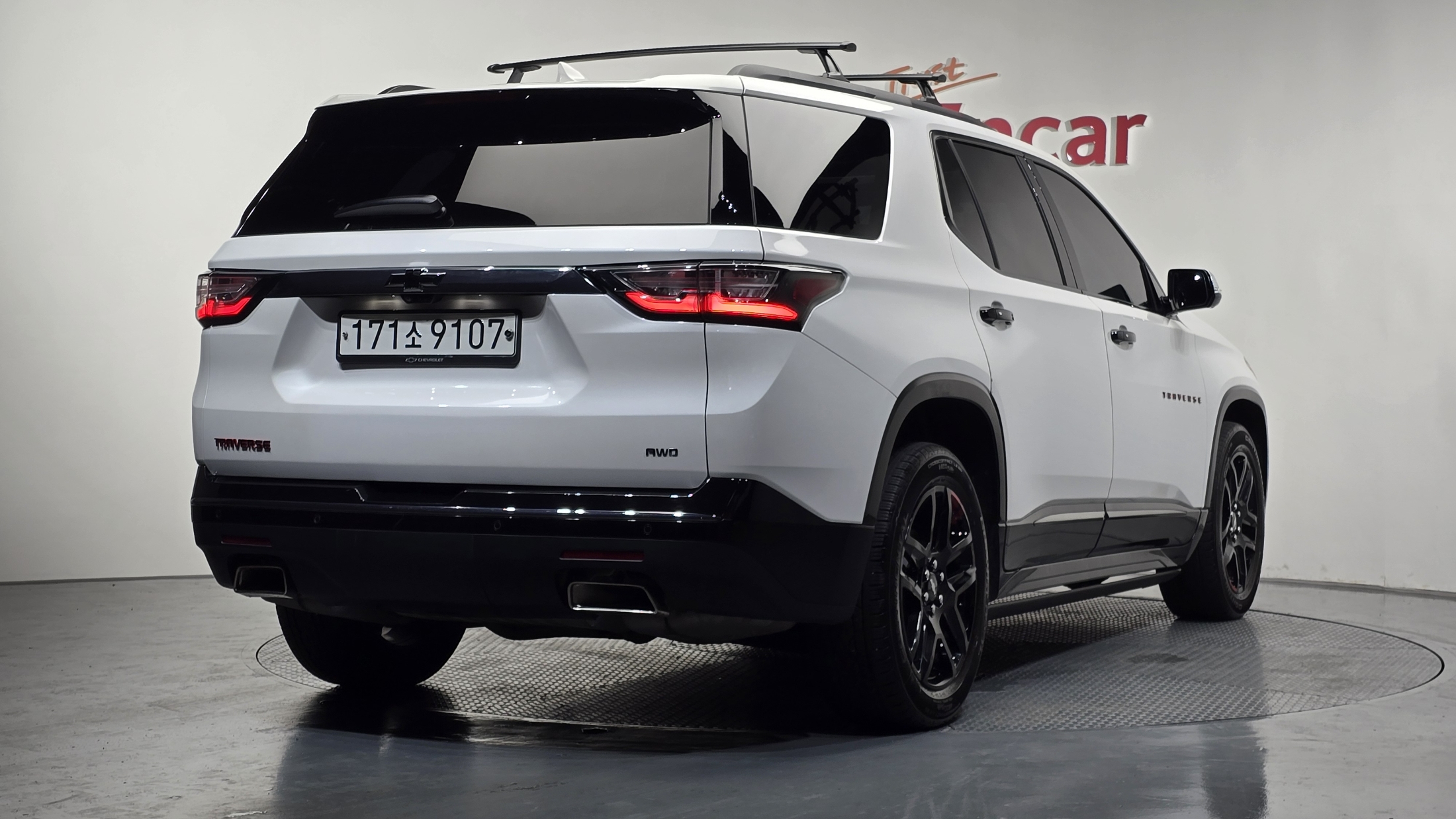 CHEVROLET TRAVERSE photo 2