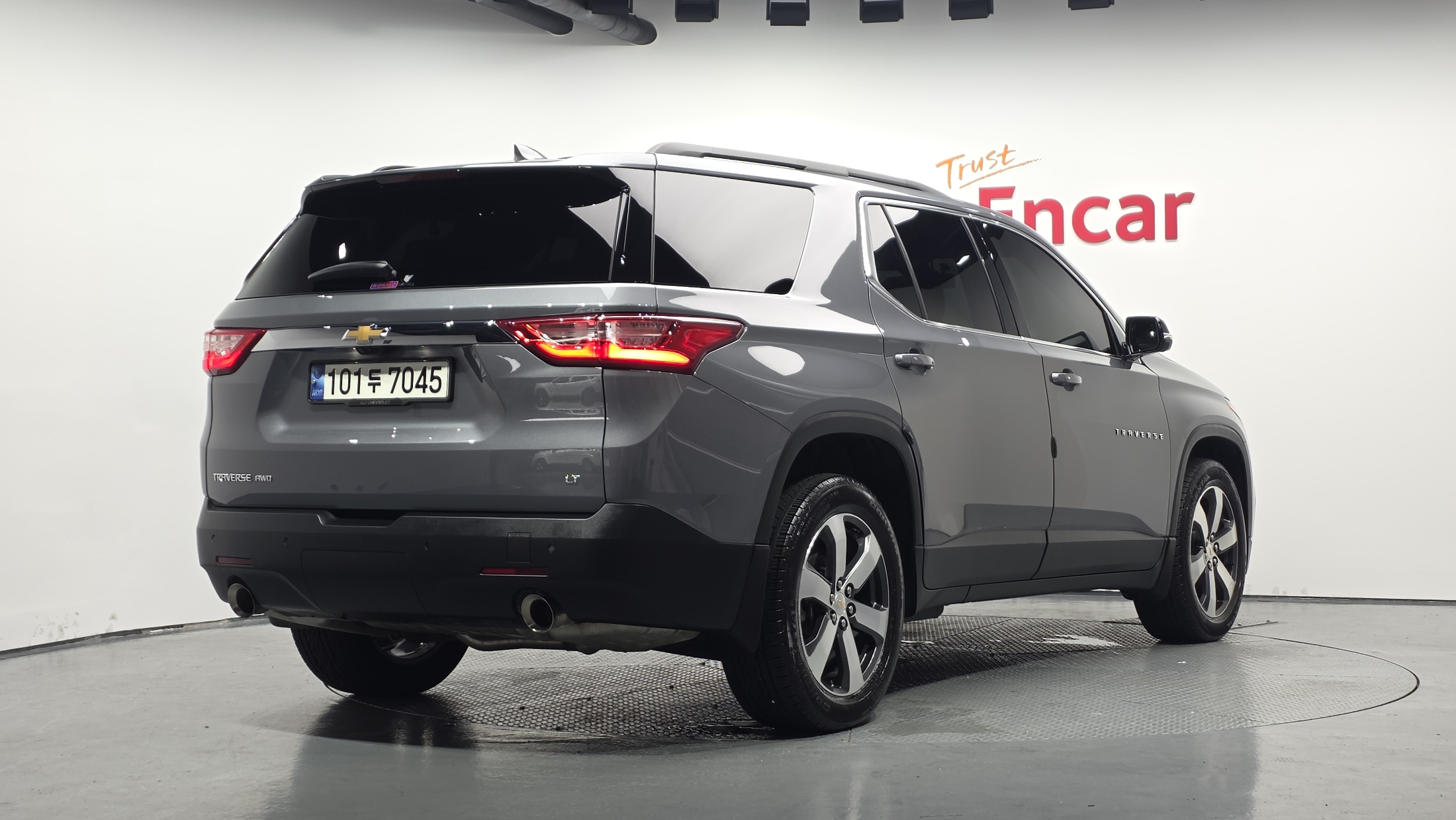 CHEVROLET TRAVERSE photo 2