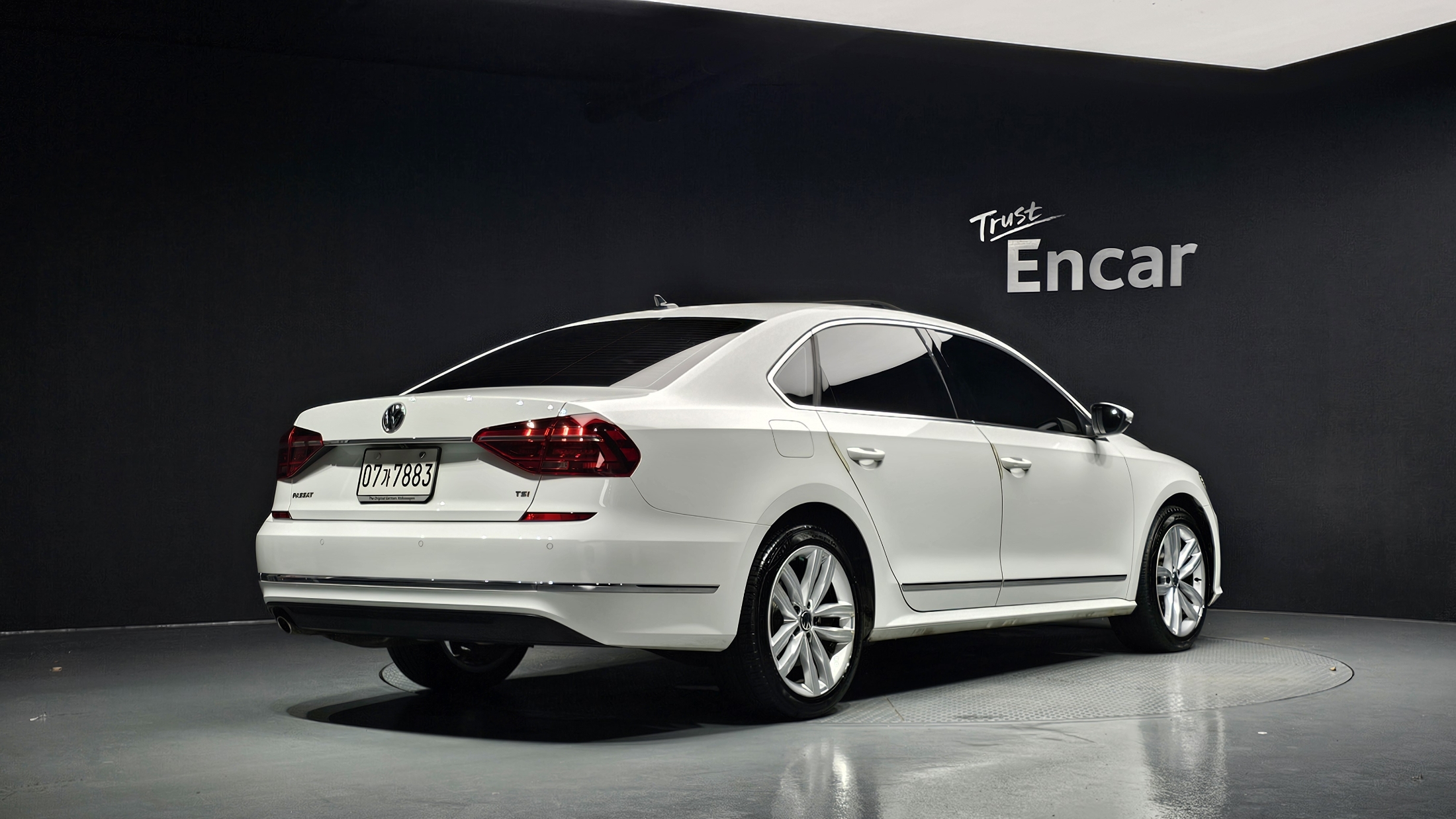 VOLKSWAGEN PASSAT photo 2