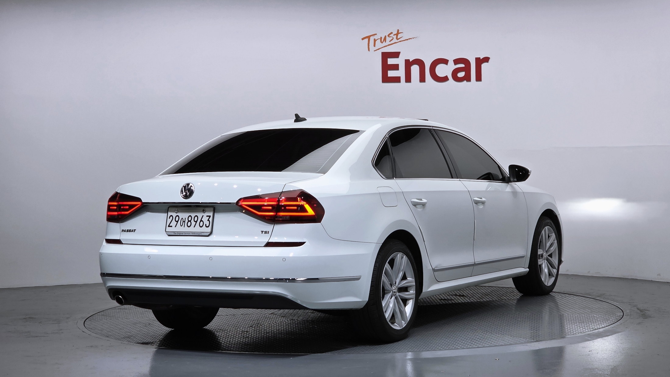 VOLKSWAGEN PASSAT photo 2