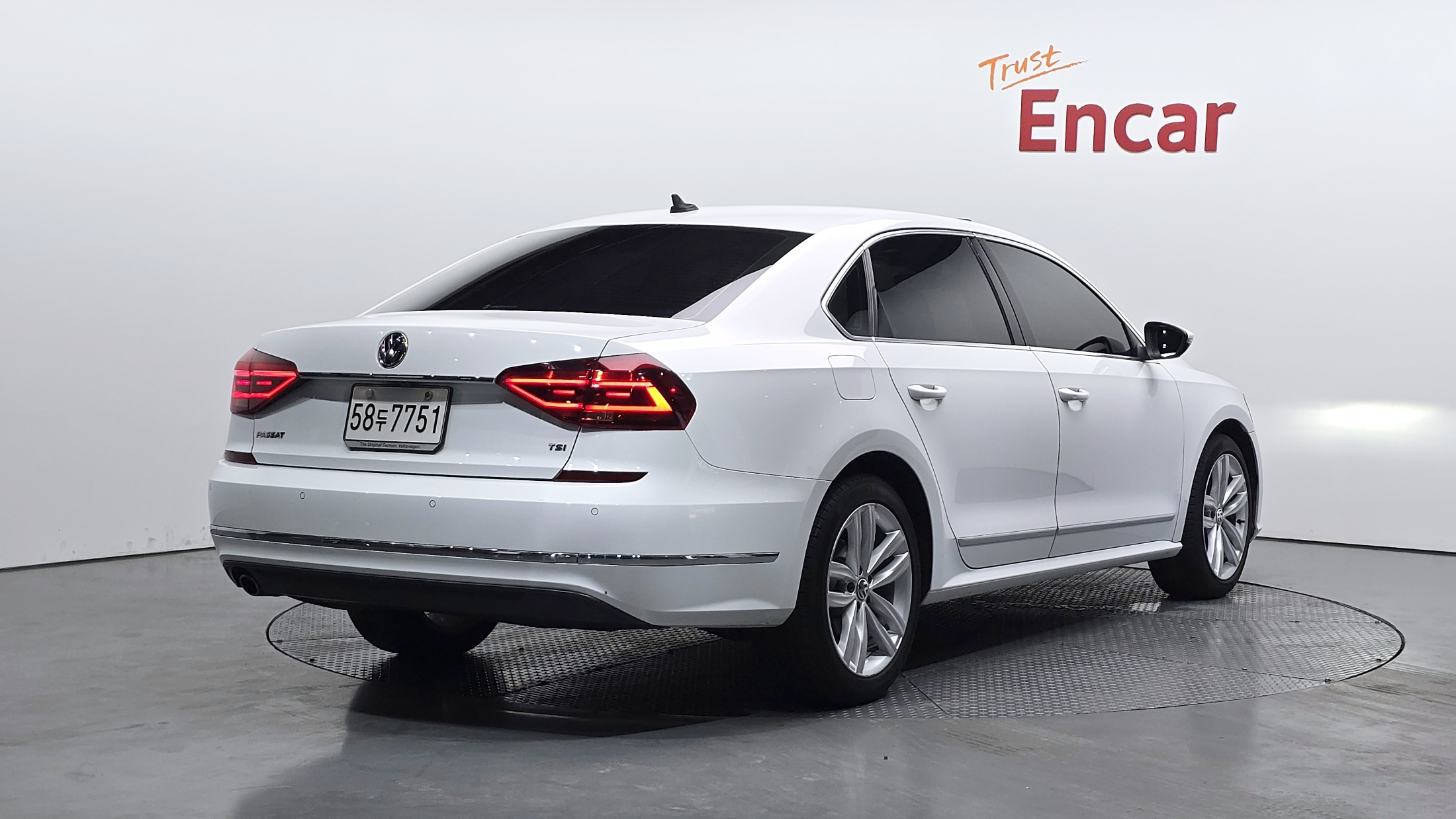 VOLKSWAGEN PASSAT photo 2