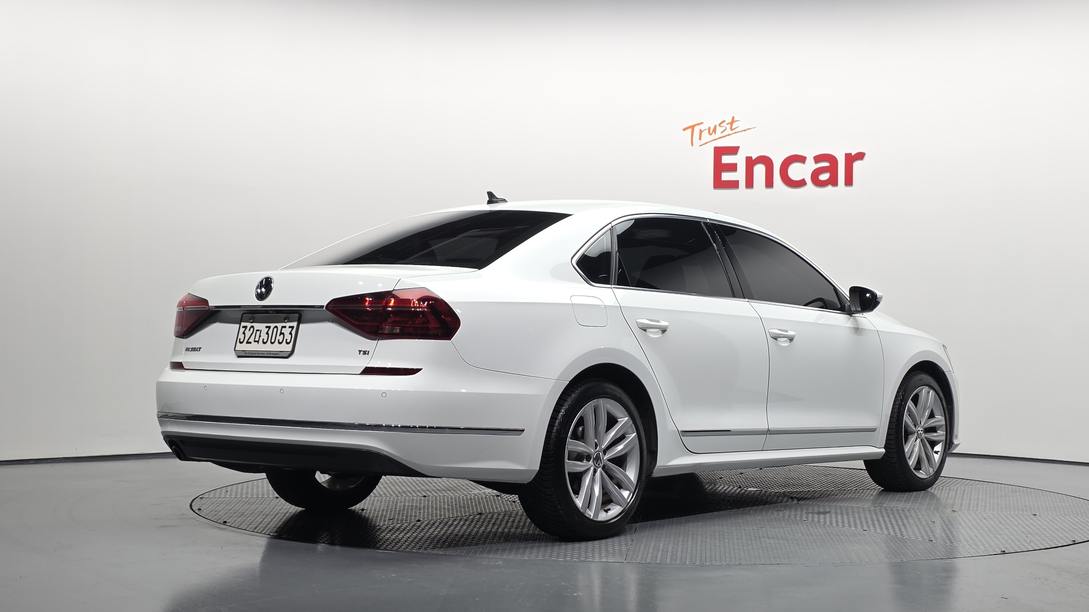 VOLKSWAGEN PASSAT photo 2