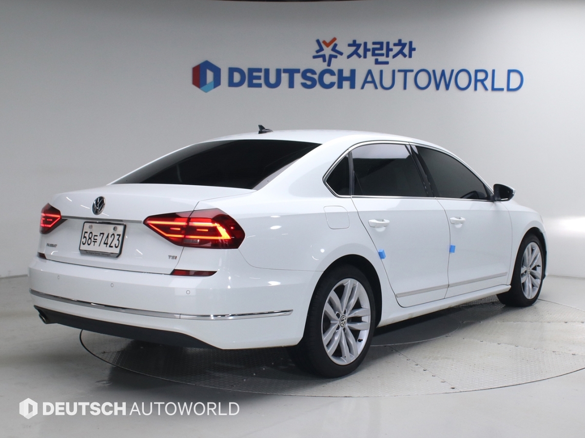 VOLKSWAGEN PASSAT photo 2