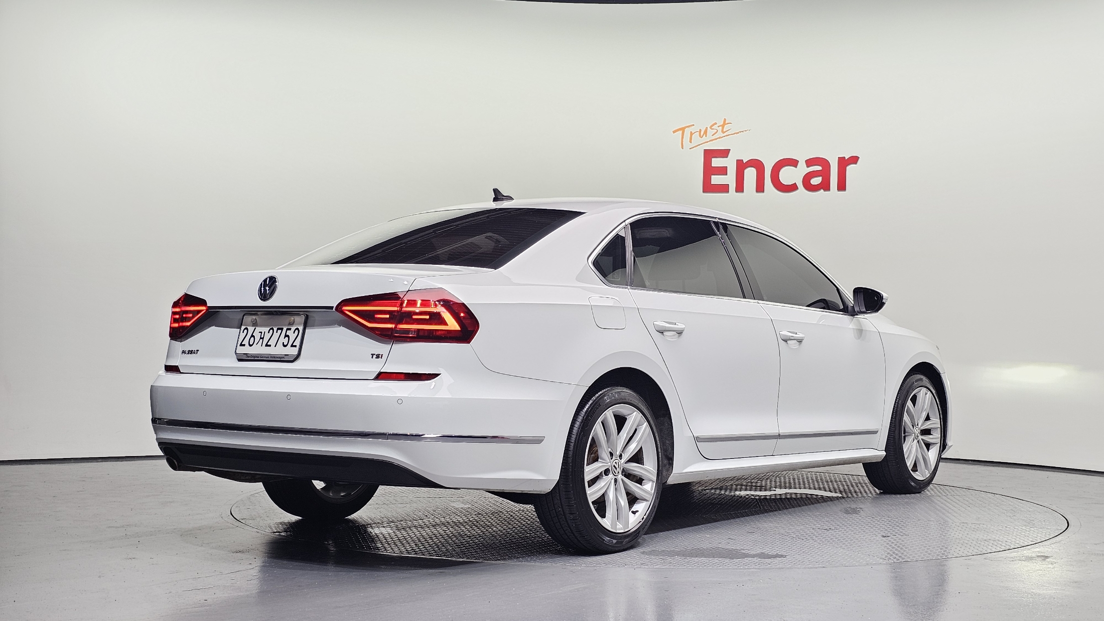VOLKSWAGEN PASSAT photo 2