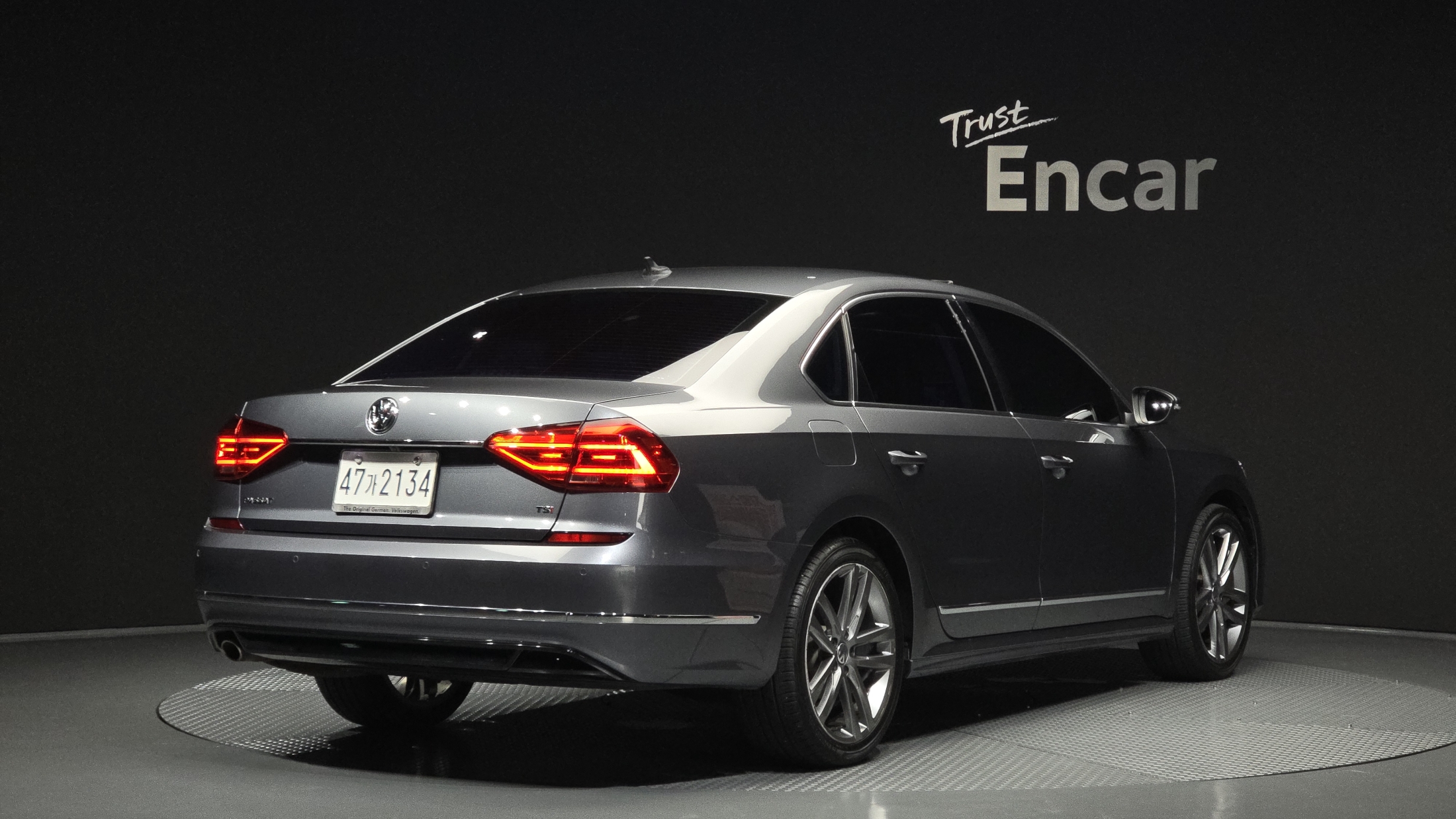 VOLKSWAGEN PASSAT photo 2