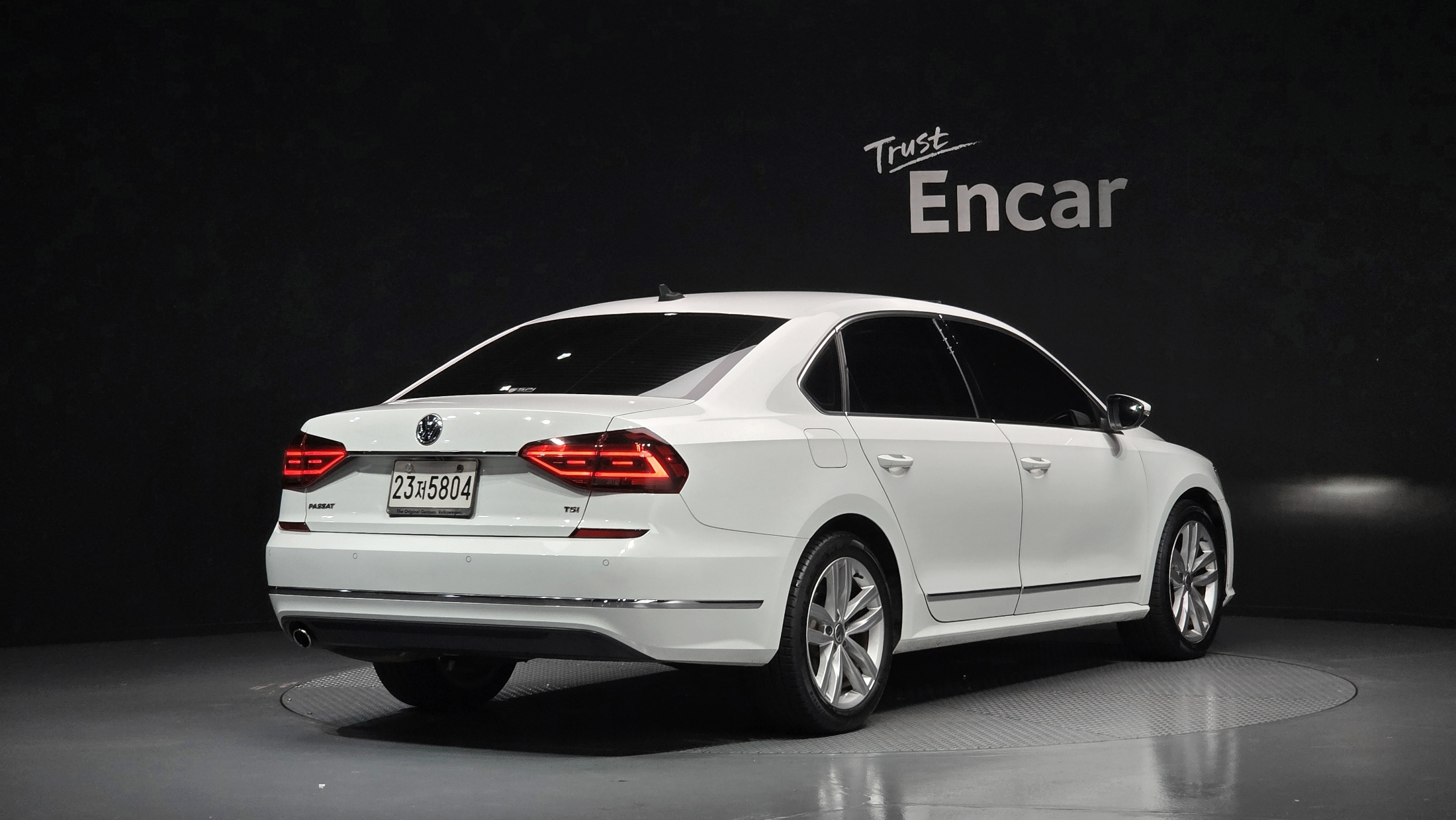 VOLKSWAGEN PASSAT photo 2