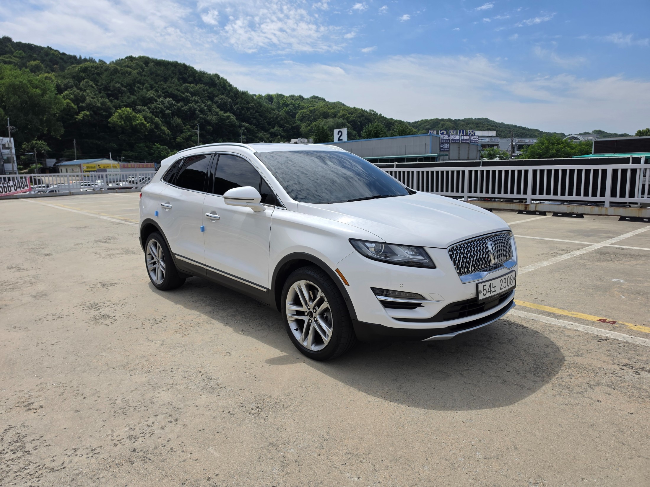 LINCOLN MKC photo 2