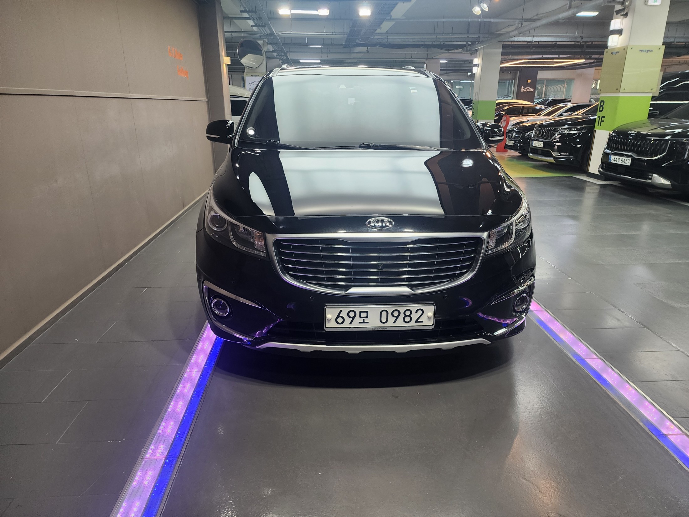 KIA CARNIVAL