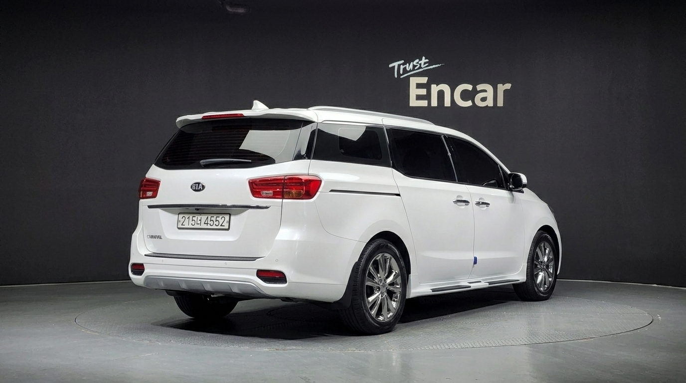 KIA CARNIVAL photo 2