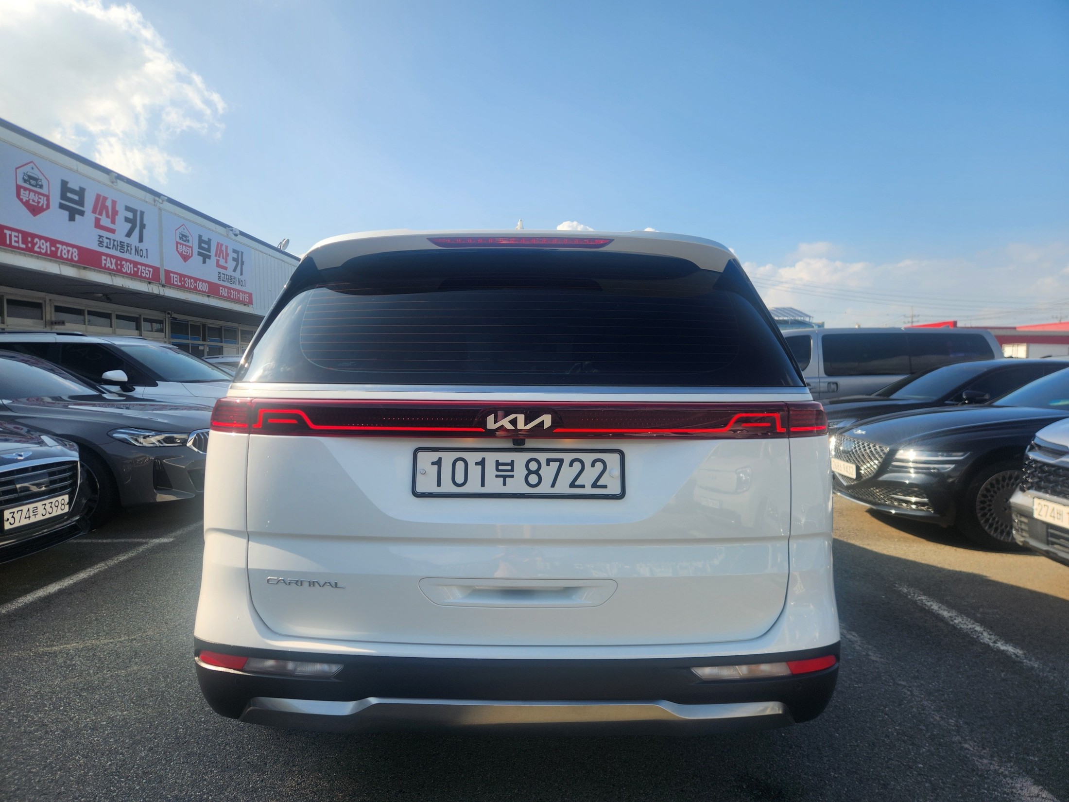 KIA CARNIVAL photo 2