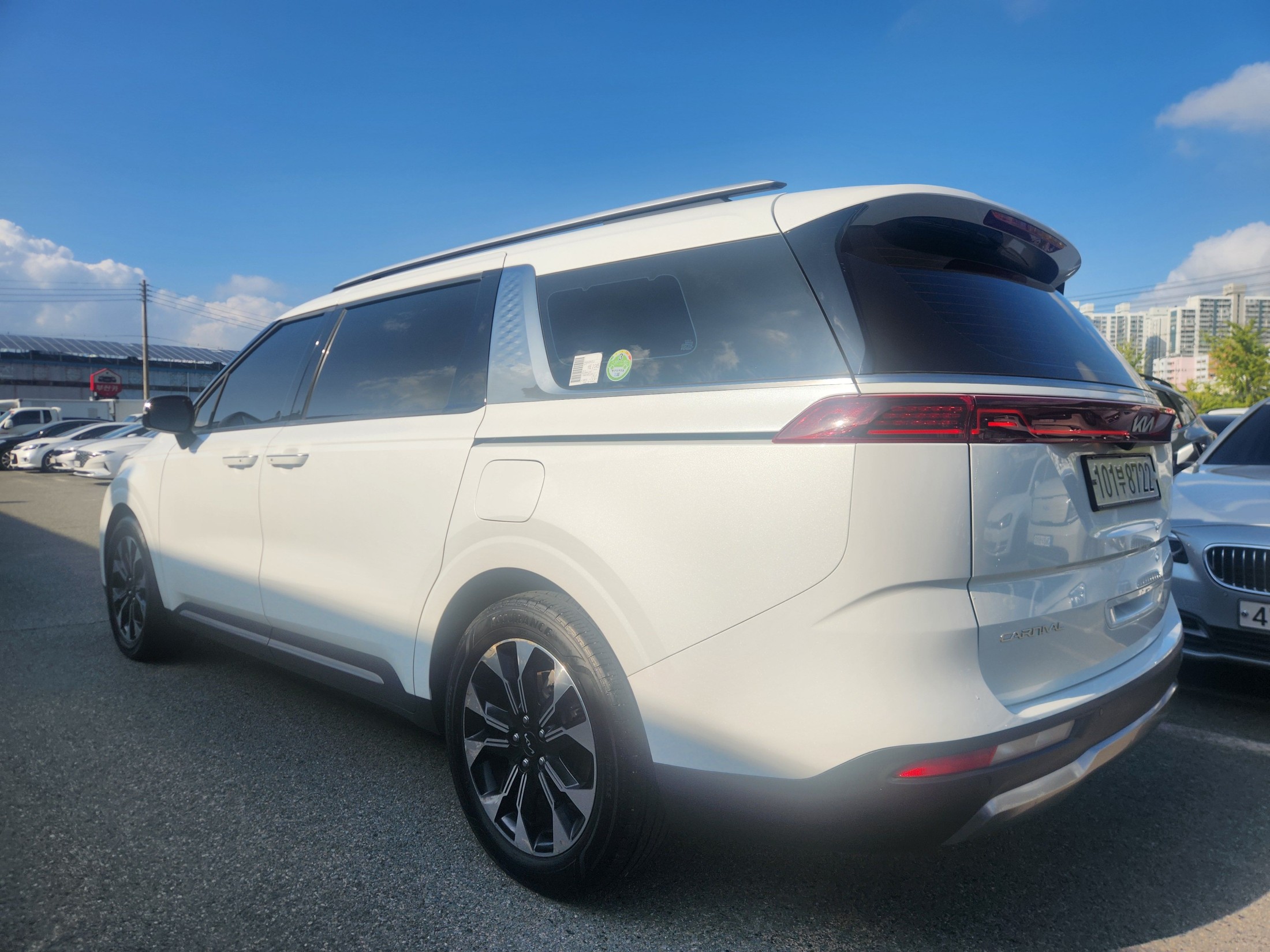KIA CARNIVAL photo 3