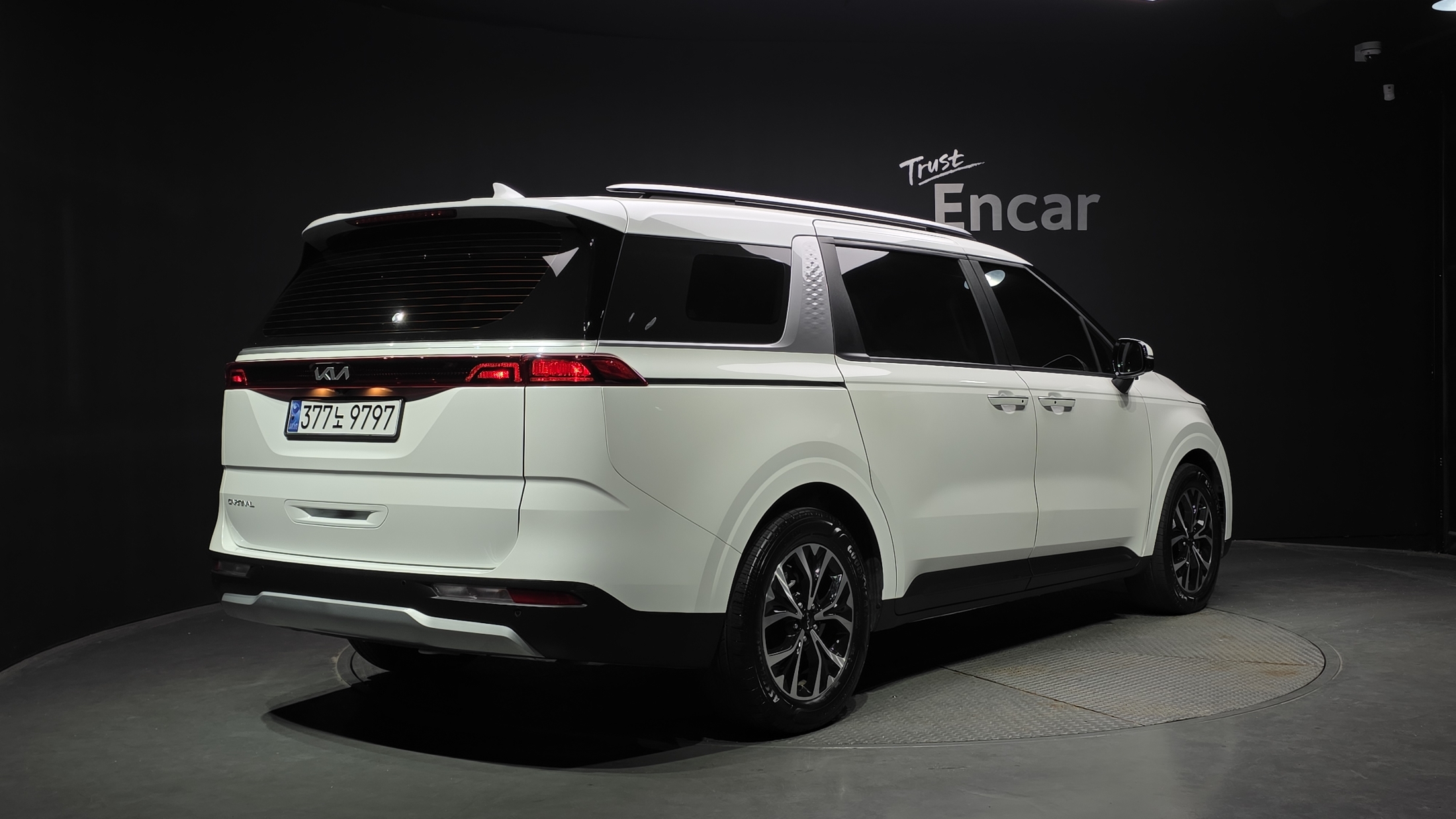 KIA CARNIVAL photo 2
