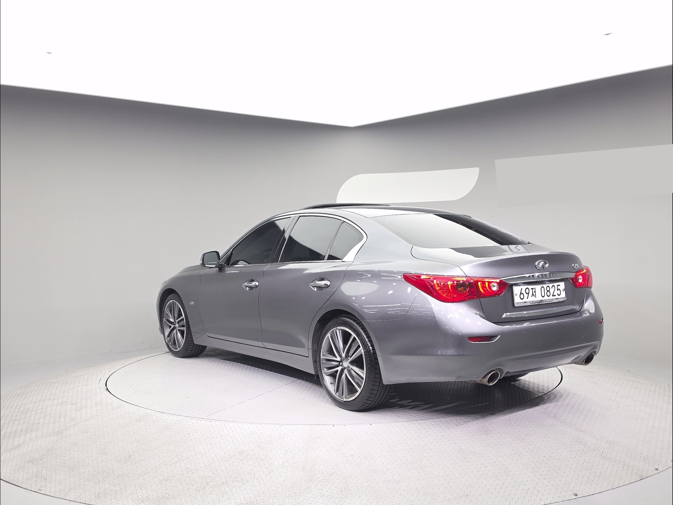 INFINITI Q50 photo 2