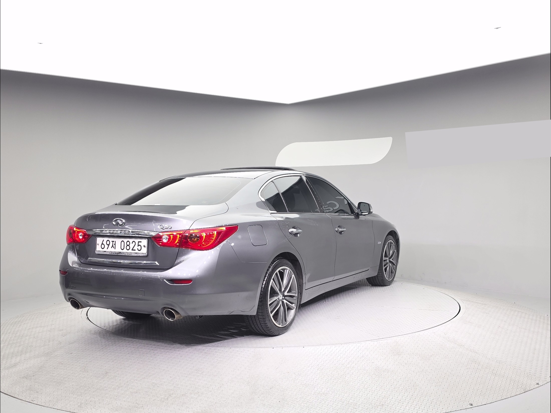 INFINITI Q50 photo 3