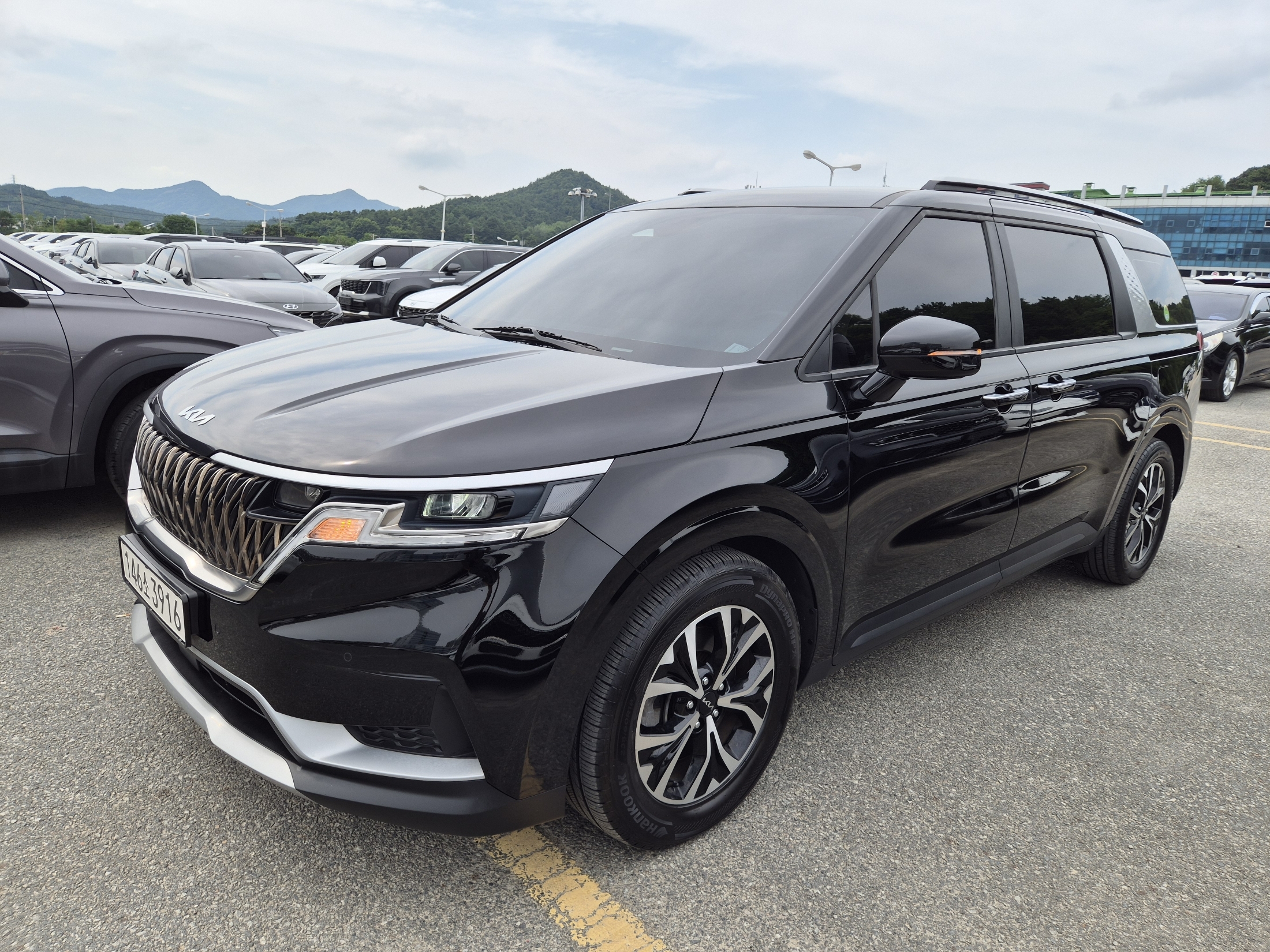 KIA CARNIVAL photo 2