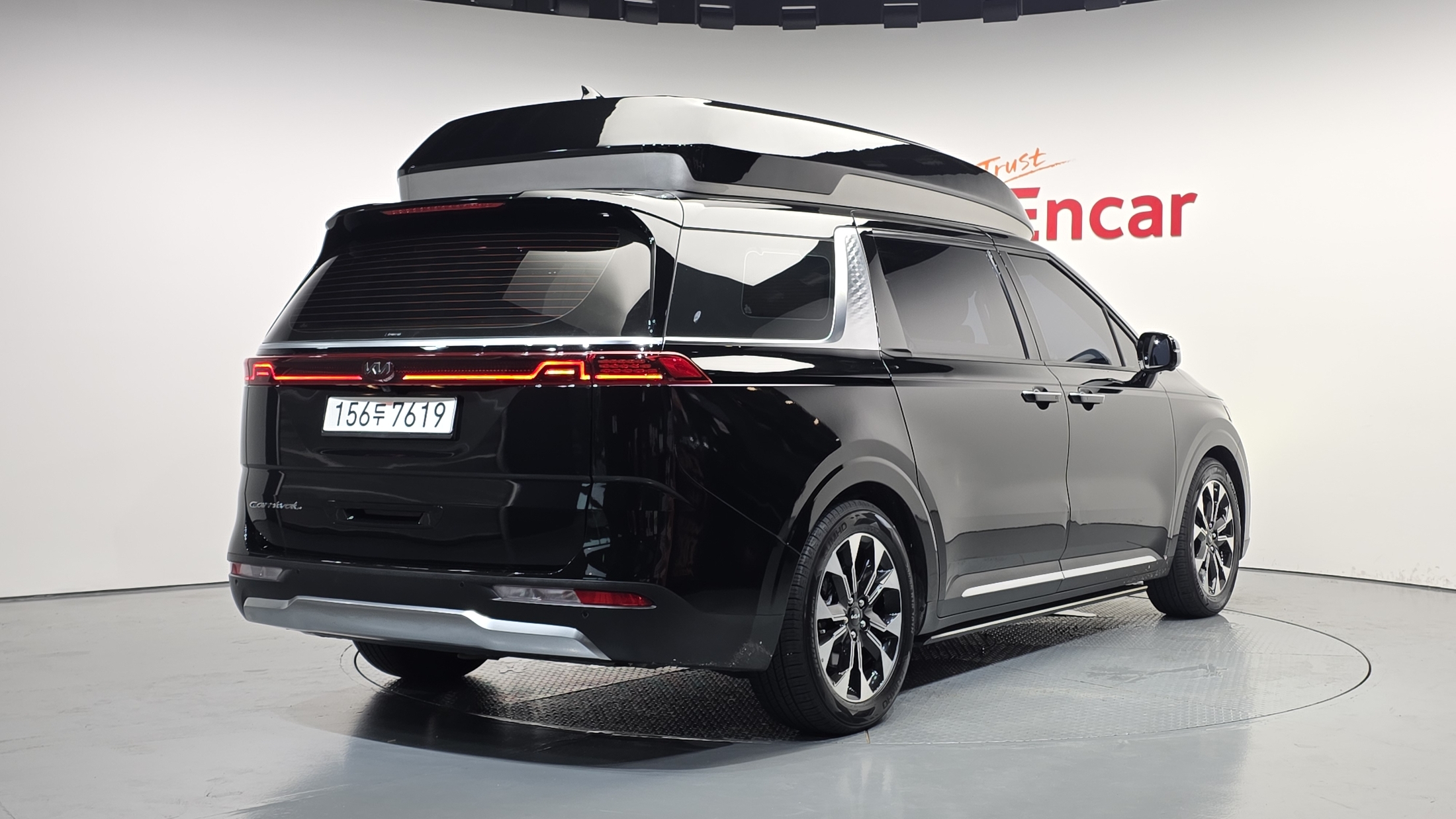 KIA CARNIVAL photo 2