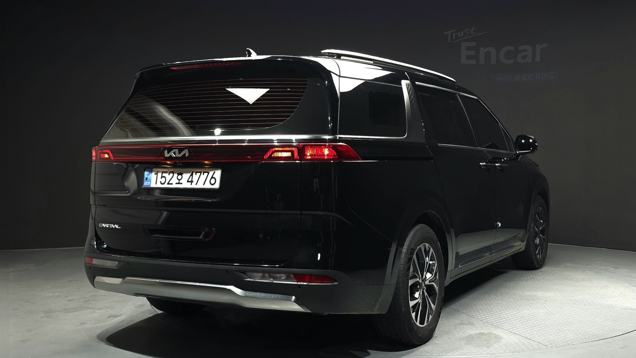KIA CARNIVAL photo 2