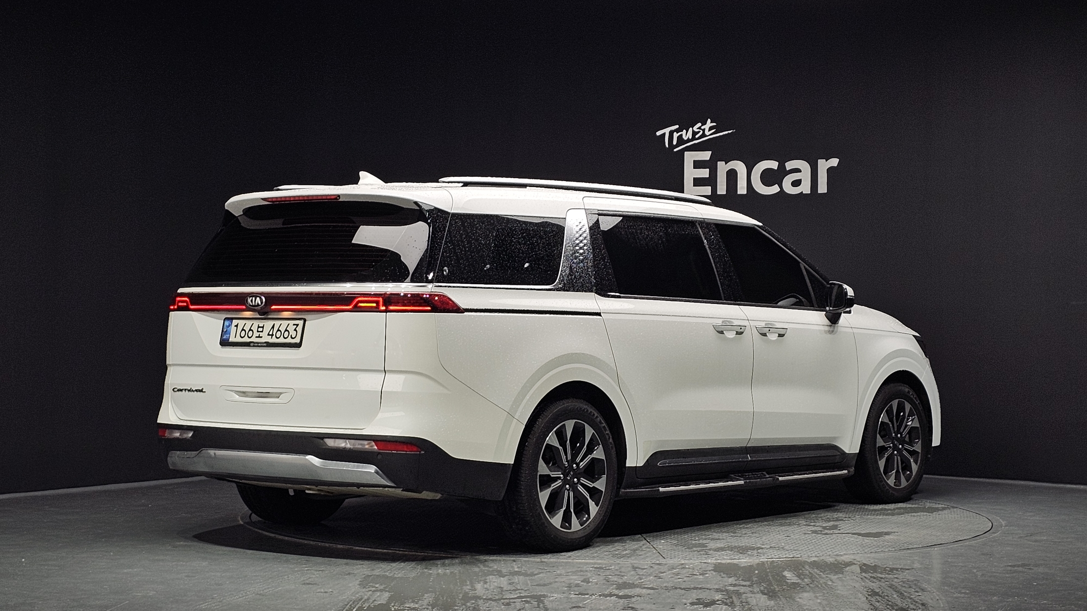 KIA CARNIVAL photo 2
