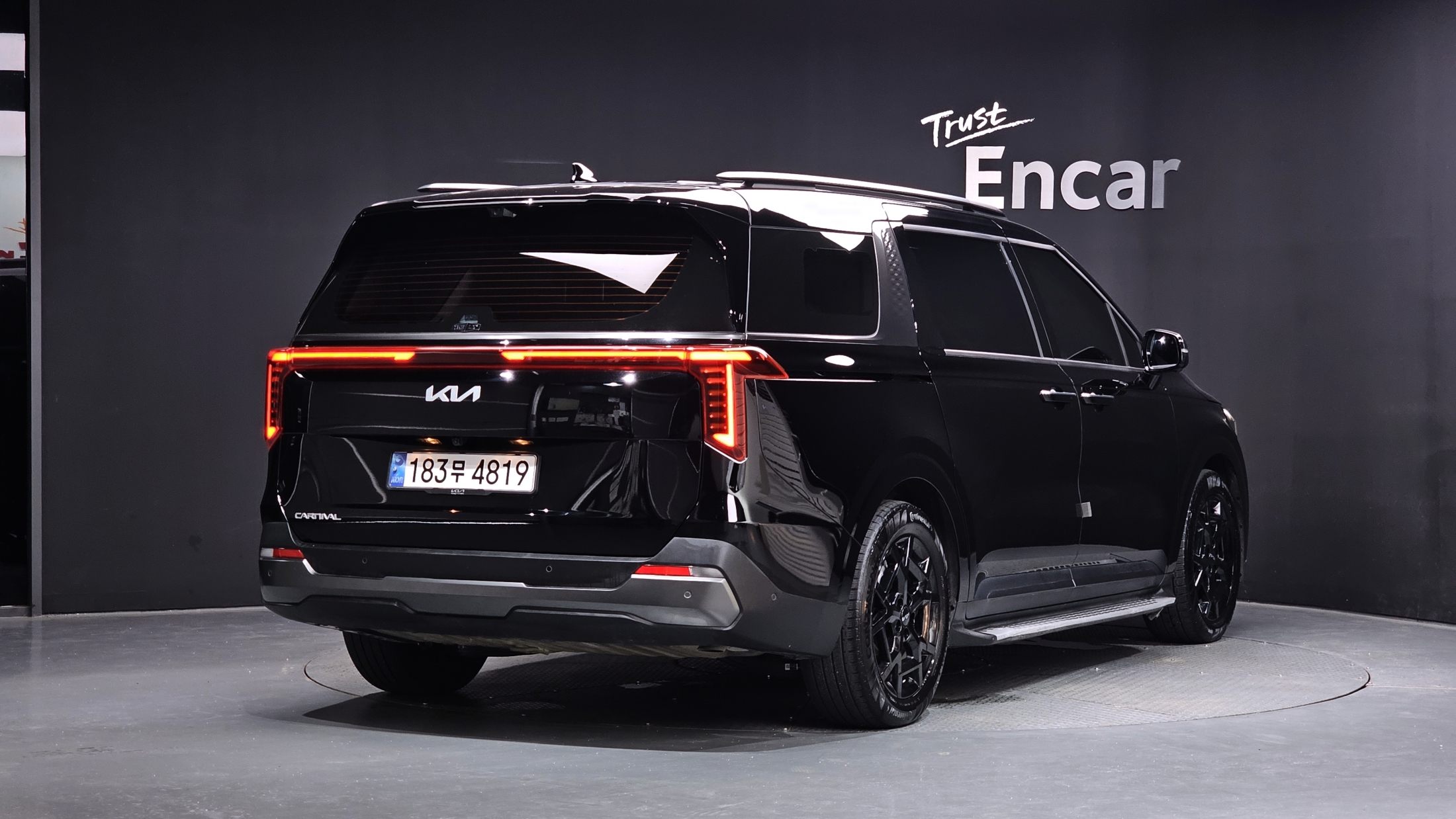KIA CARNIVAL photo 2