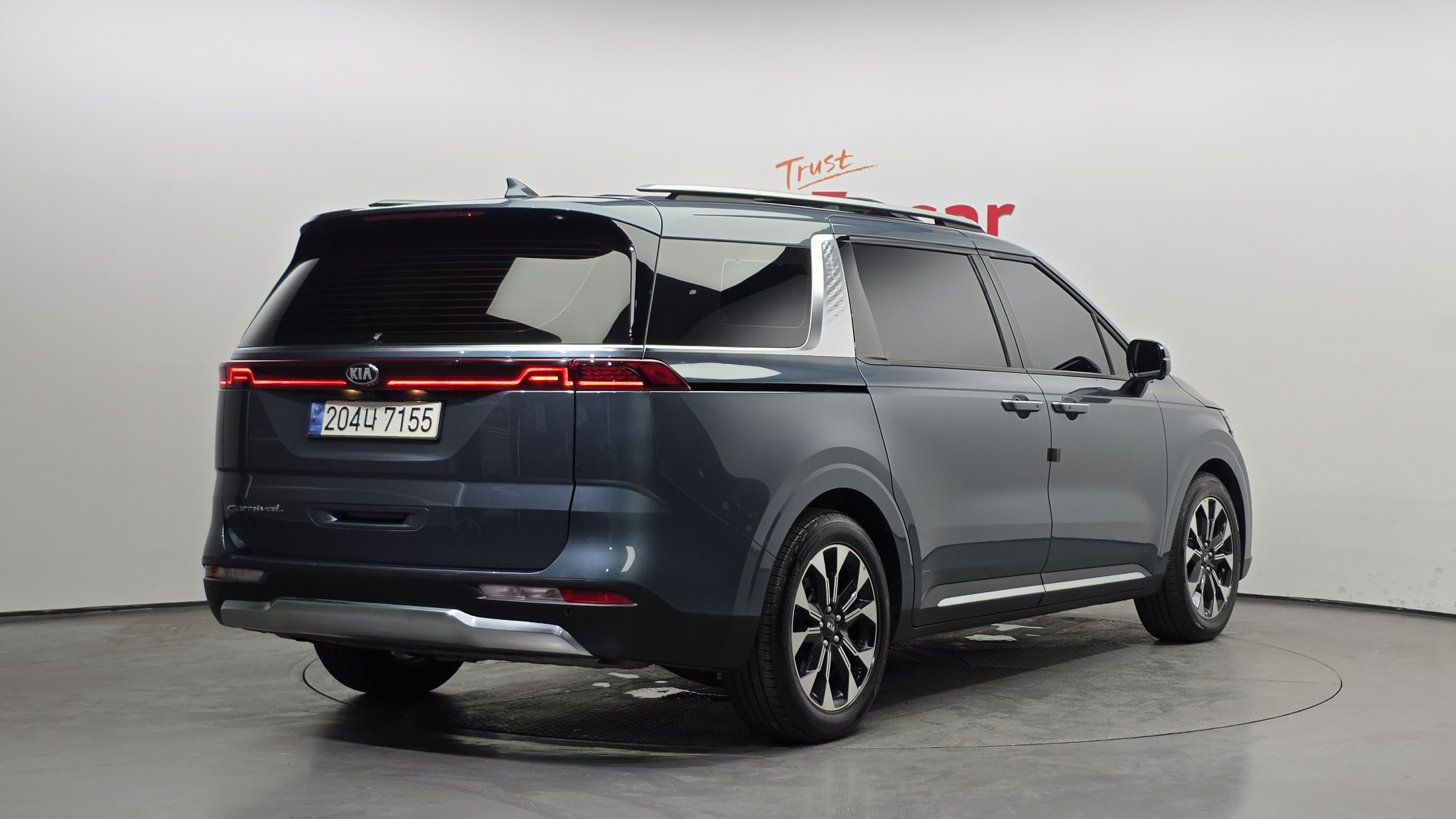 KIA CARNIVAL photo 2