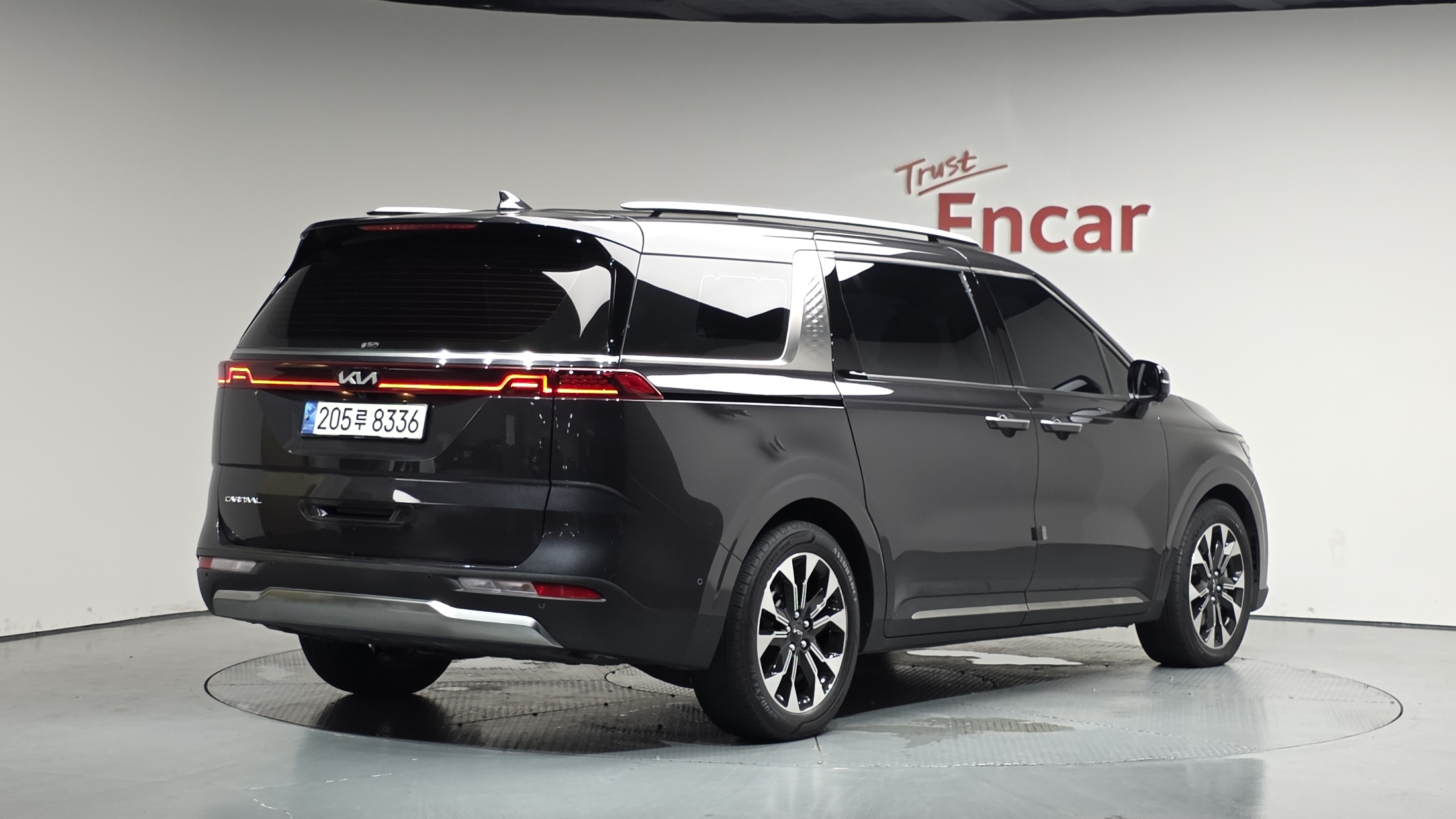 KIA CARNIVAL photo 2