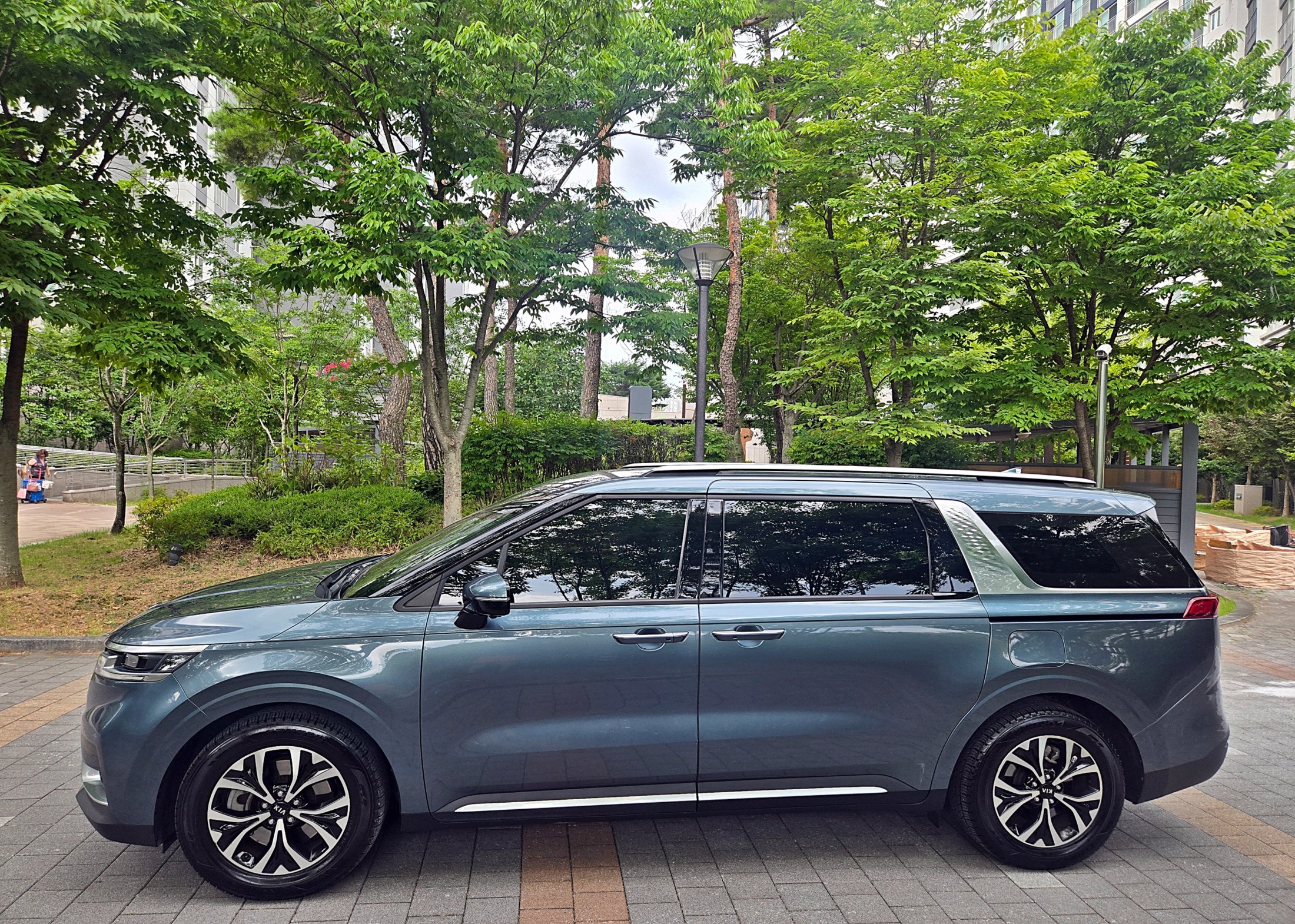 KIA CARNIVAL photo 2