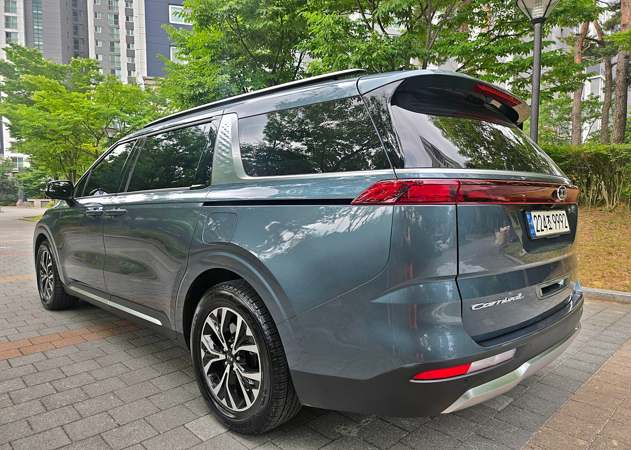 KIA CARNIVAL photo 3