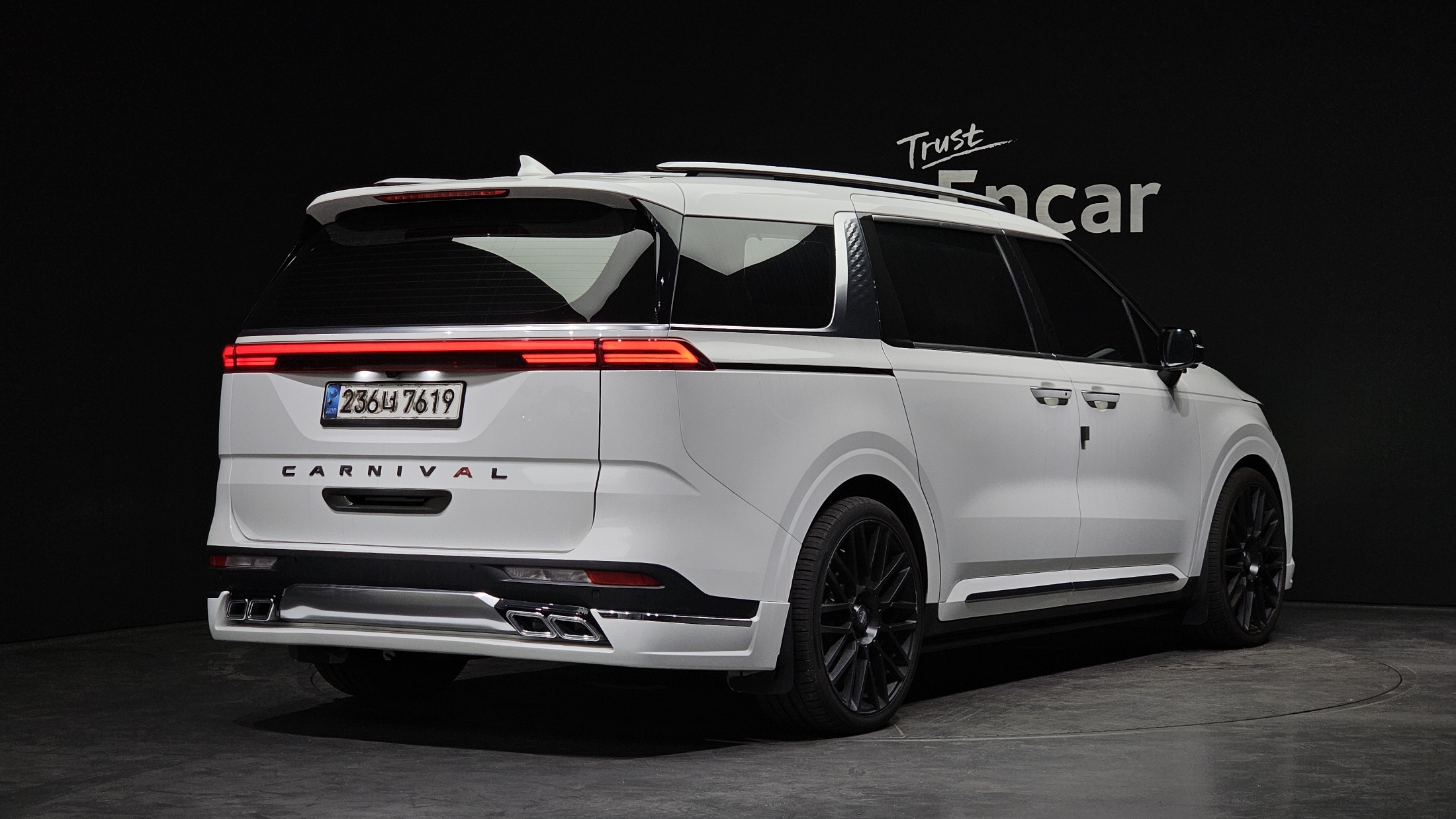 KIA CARNIVAL photo 2