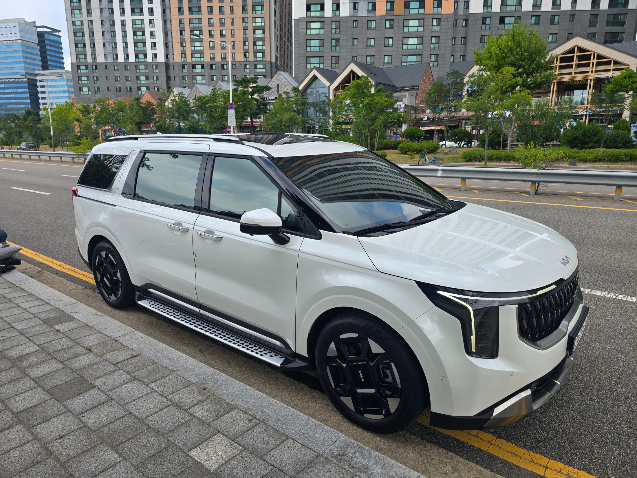 KIA CARNIVAL photo 2