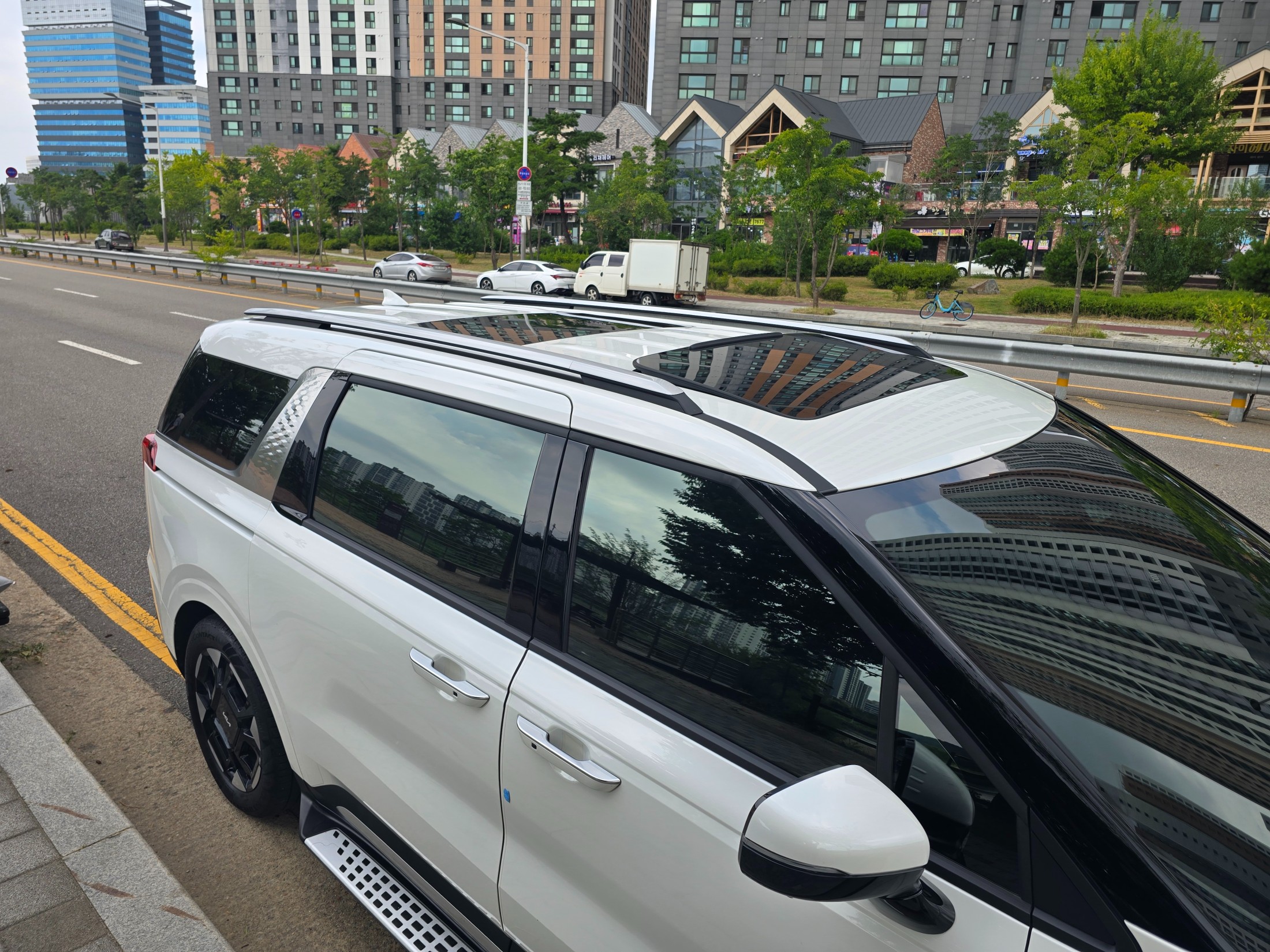 KIA CARNIVAL photo 3