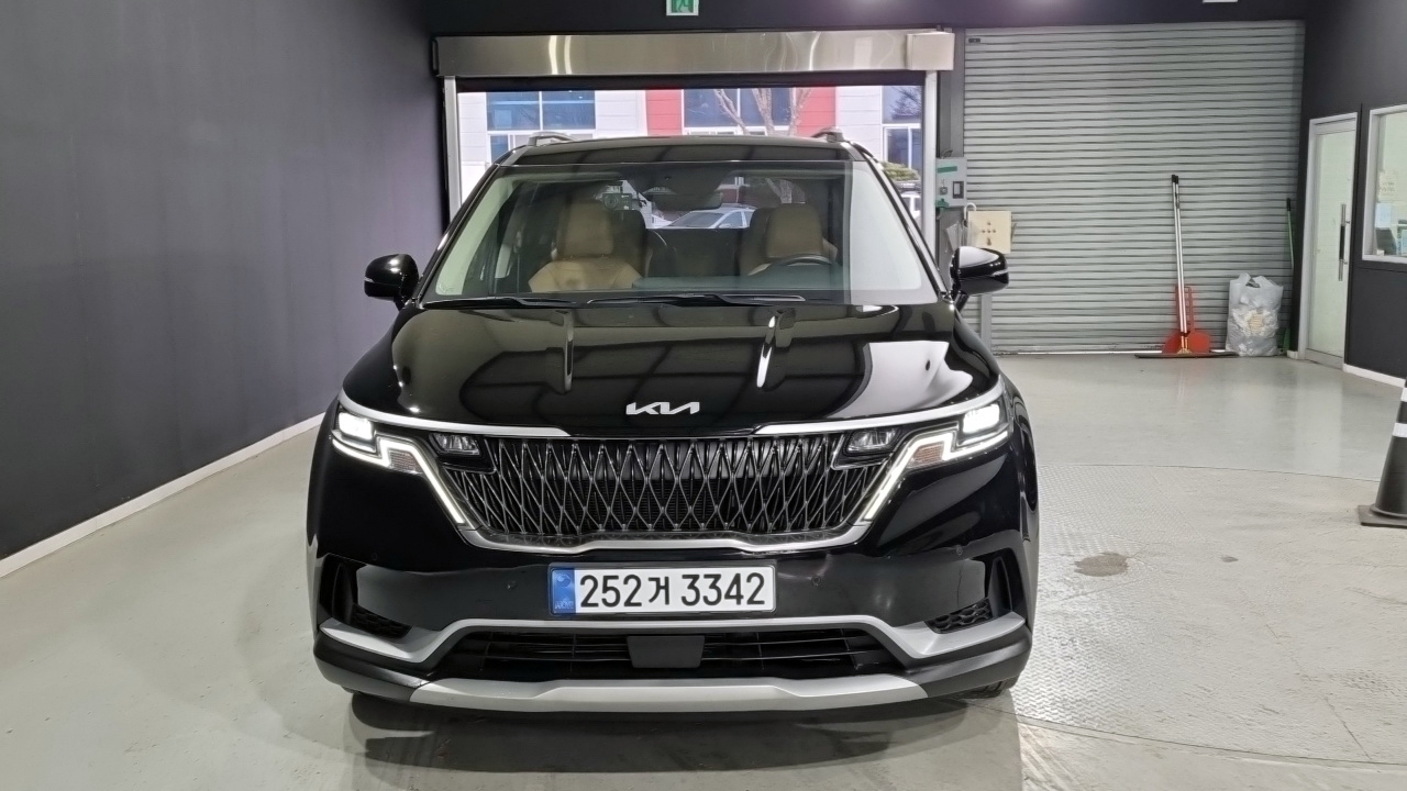 KIA CARNIVAL photo 2