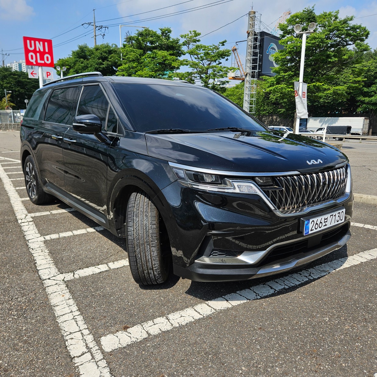 KIA CARNIVAL photo 2
